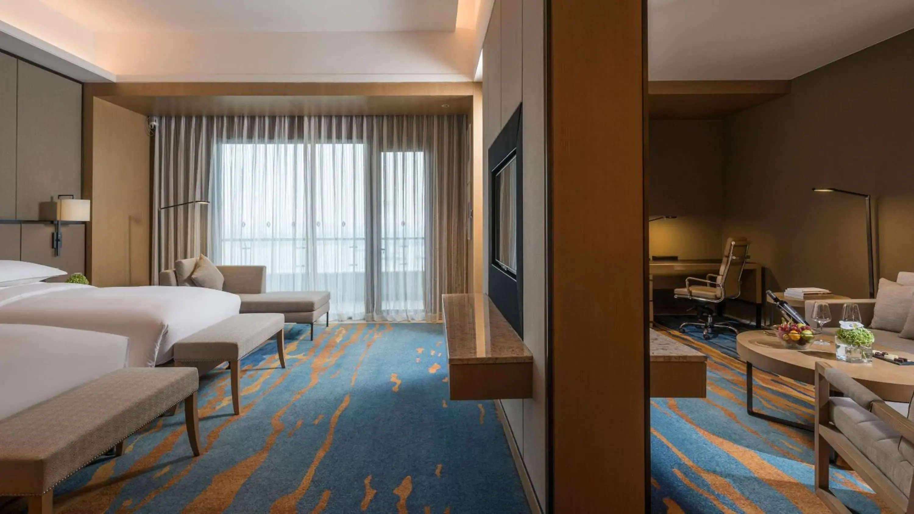 Junior Twin Suite with River View in InterContinental Wuhan by IHG - Yangtze River View Junior Twin Suite with River View in InterContinental Wuhan by IHG - Yangtze River View