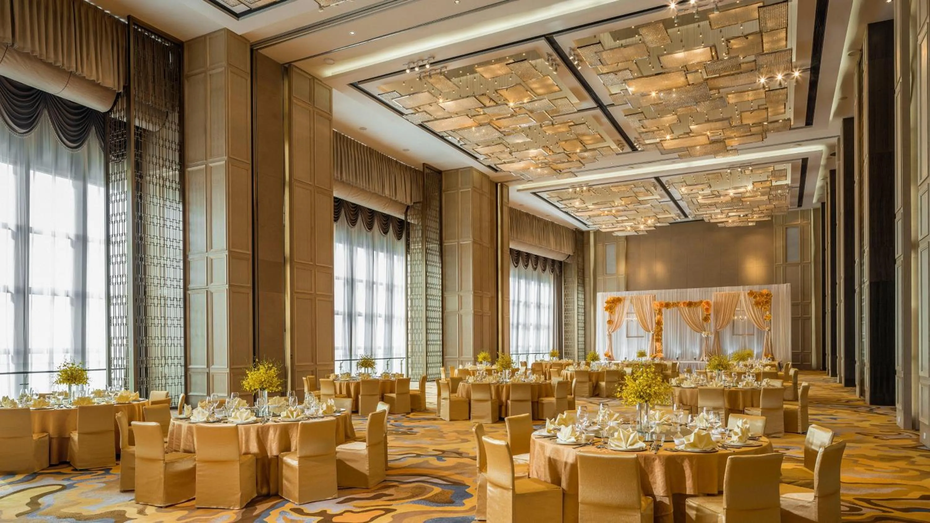 Banquet/Function facilities in InterContinental Wuhan by IHG - Yangtze River View
