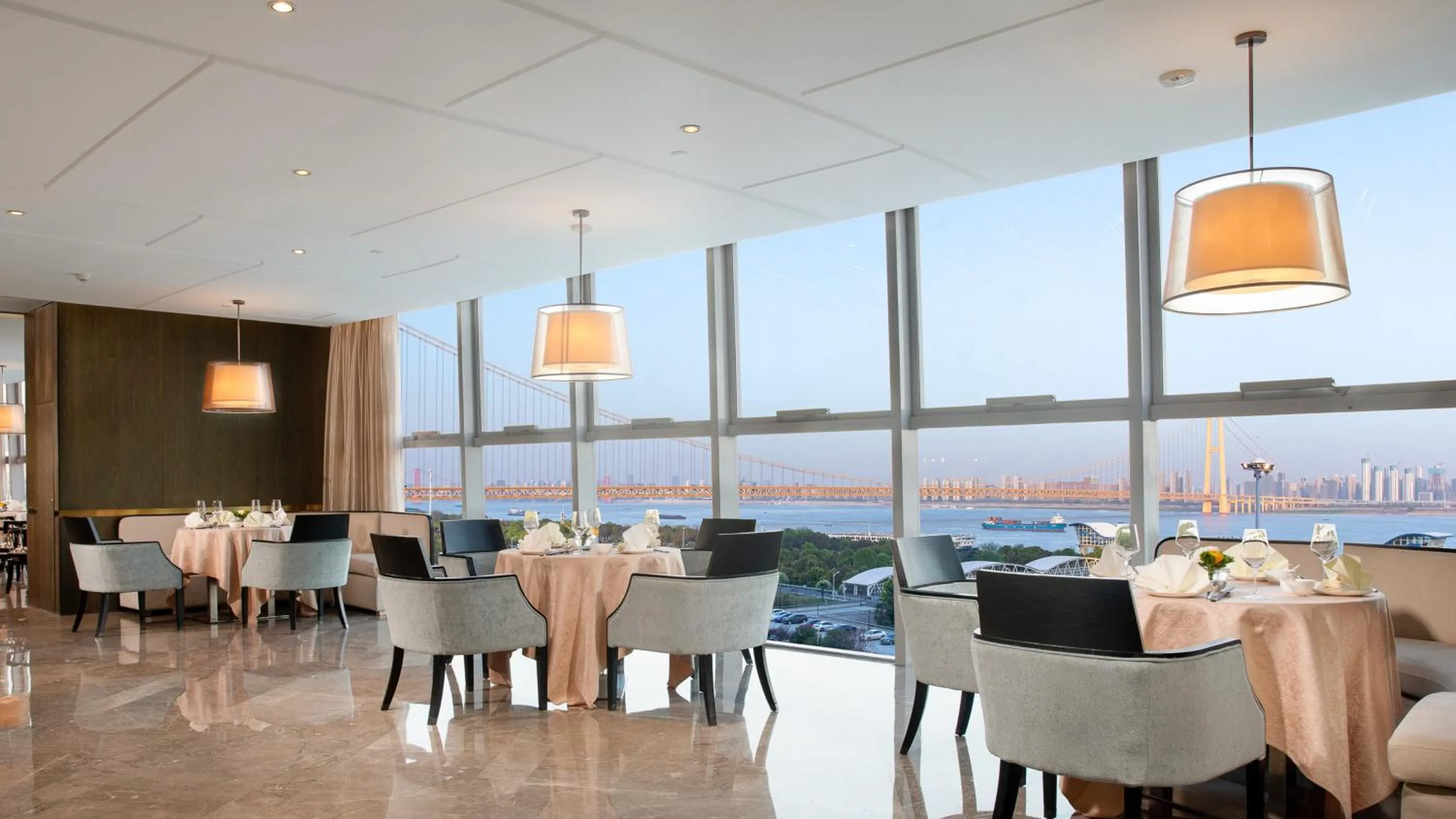 Restaurant/places to eat in InterContinental Wuhan by IHG - Yangtze River View