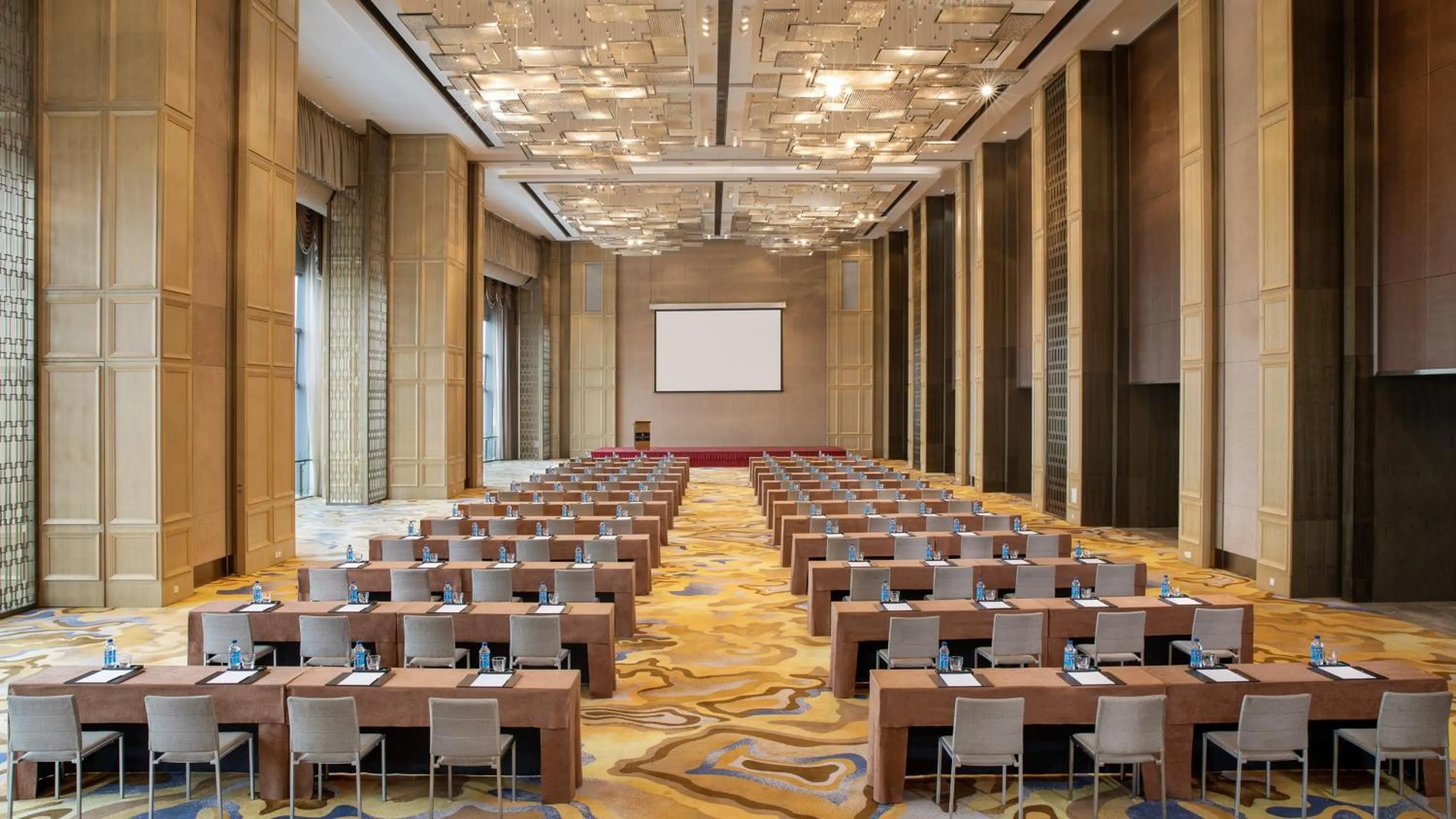 Meeting/conference room in InterContinental Wuhan by IHG - Yangtze River View