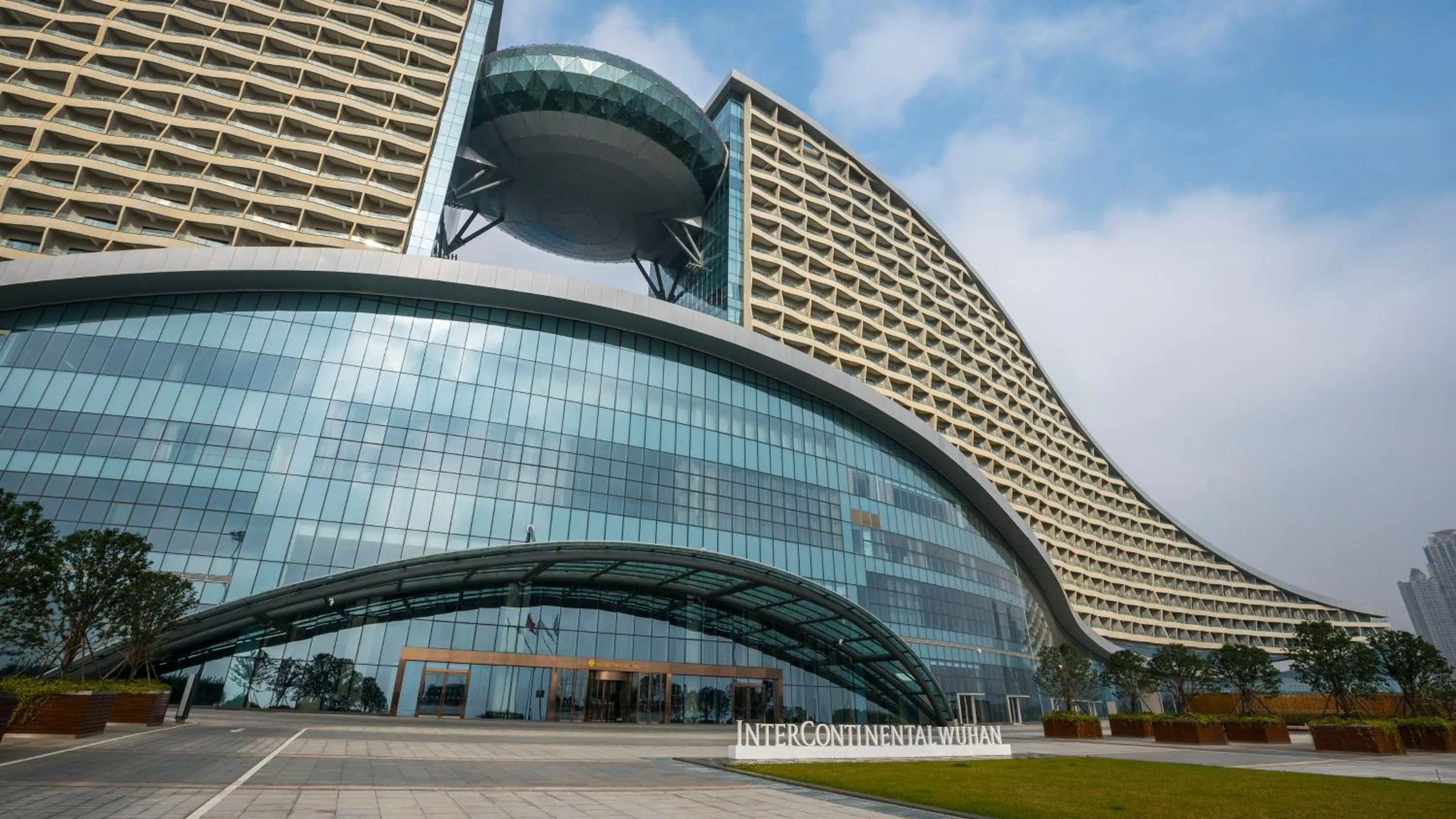 Property building in InterContinental Wuhan by IHG - Yangtze River View