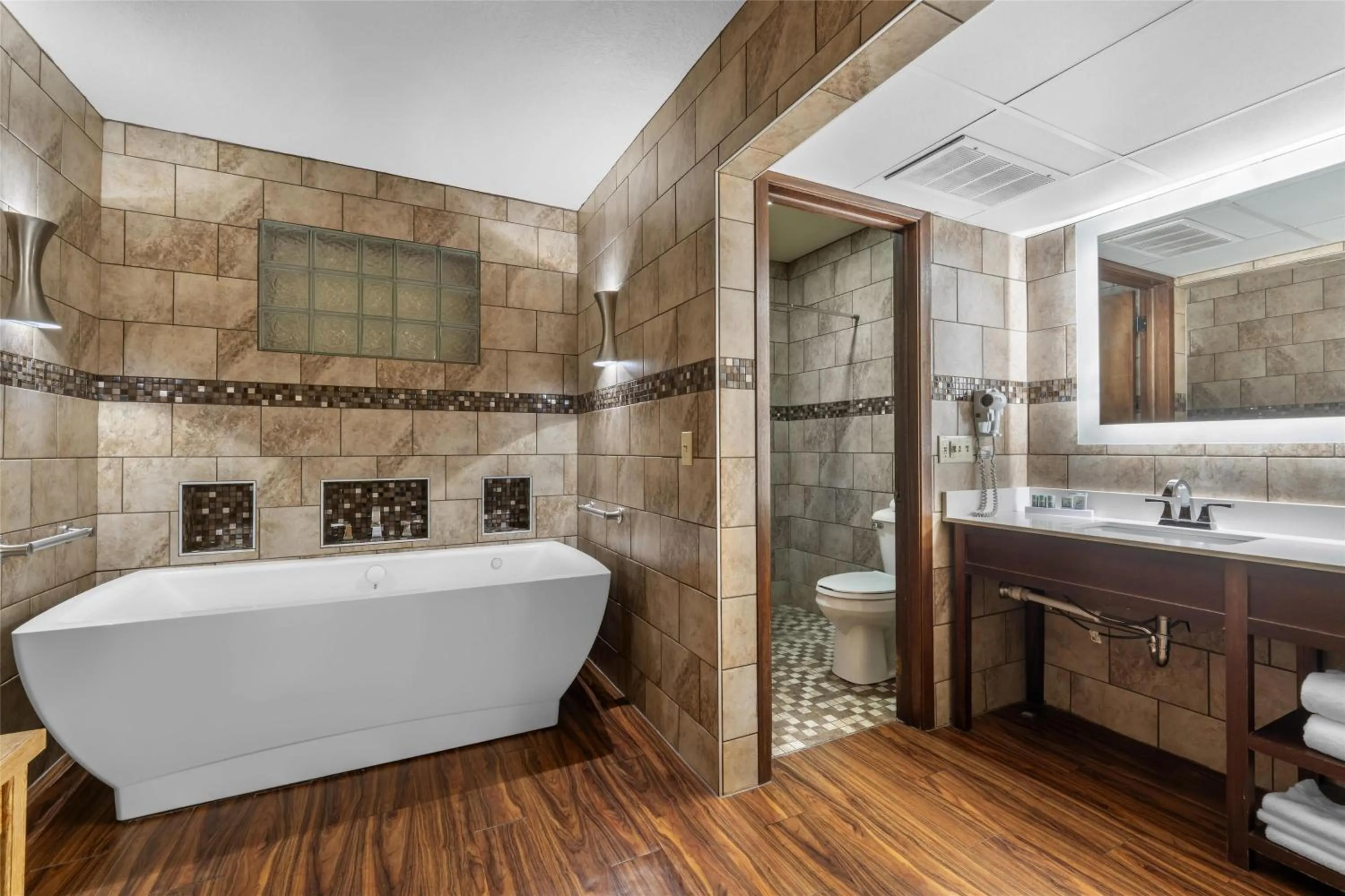 Bathroom in Best Western Angus Inn