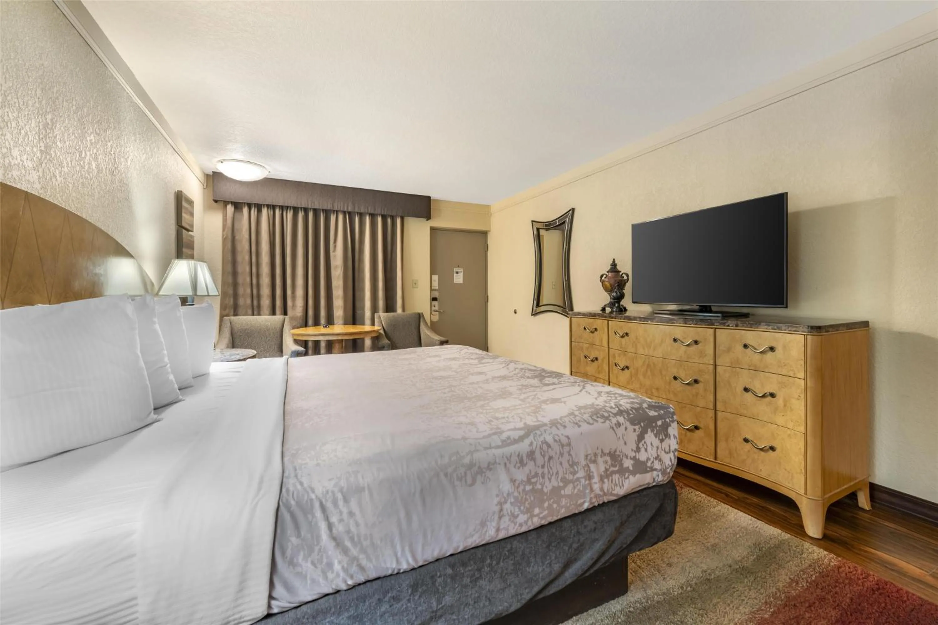 Bedroom, Bed in Best Western Angus Inn