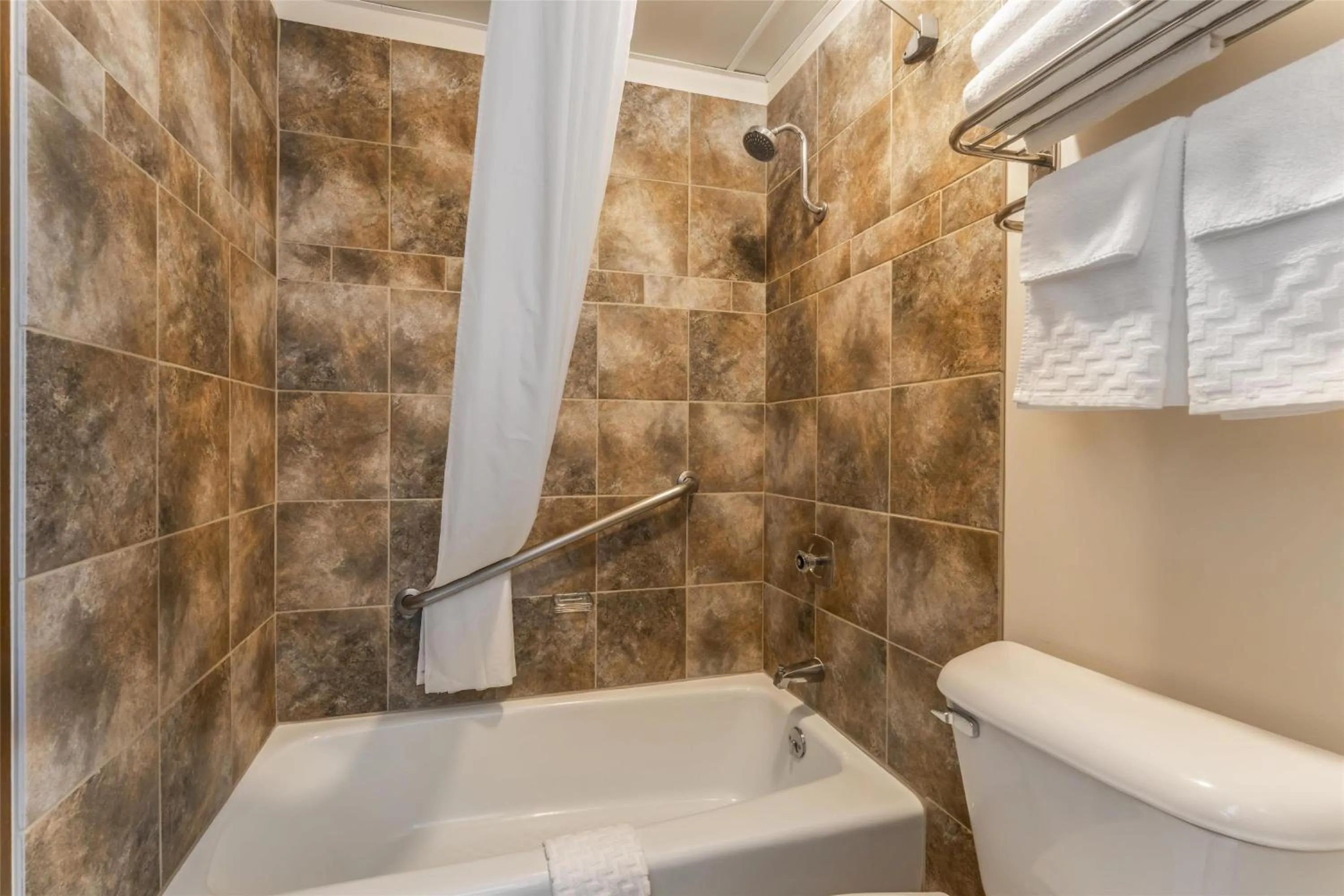 Bathroom in Best Western Angus Inn