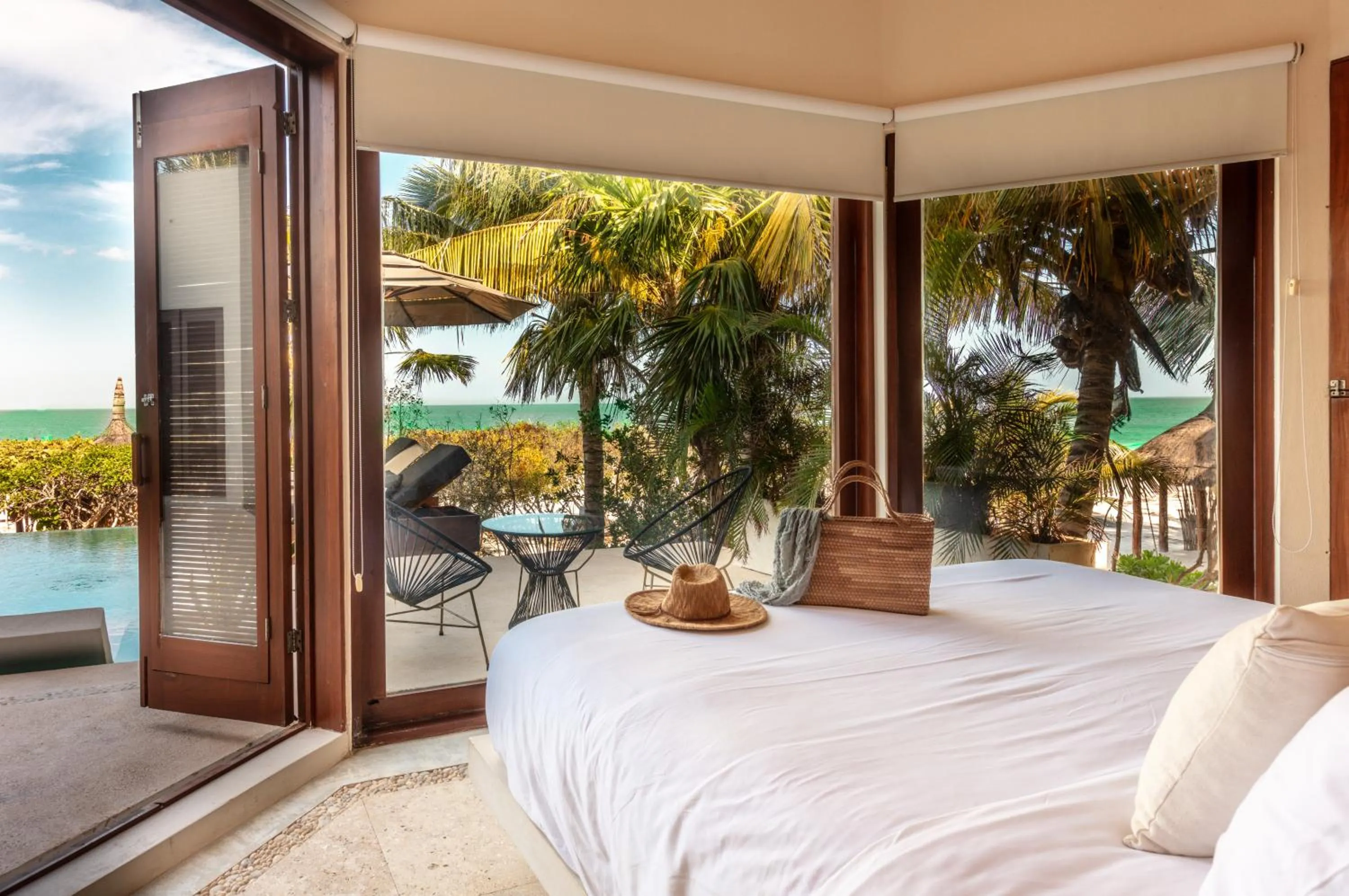 Property building, Bed in Casa Punta Coco & Beach Club