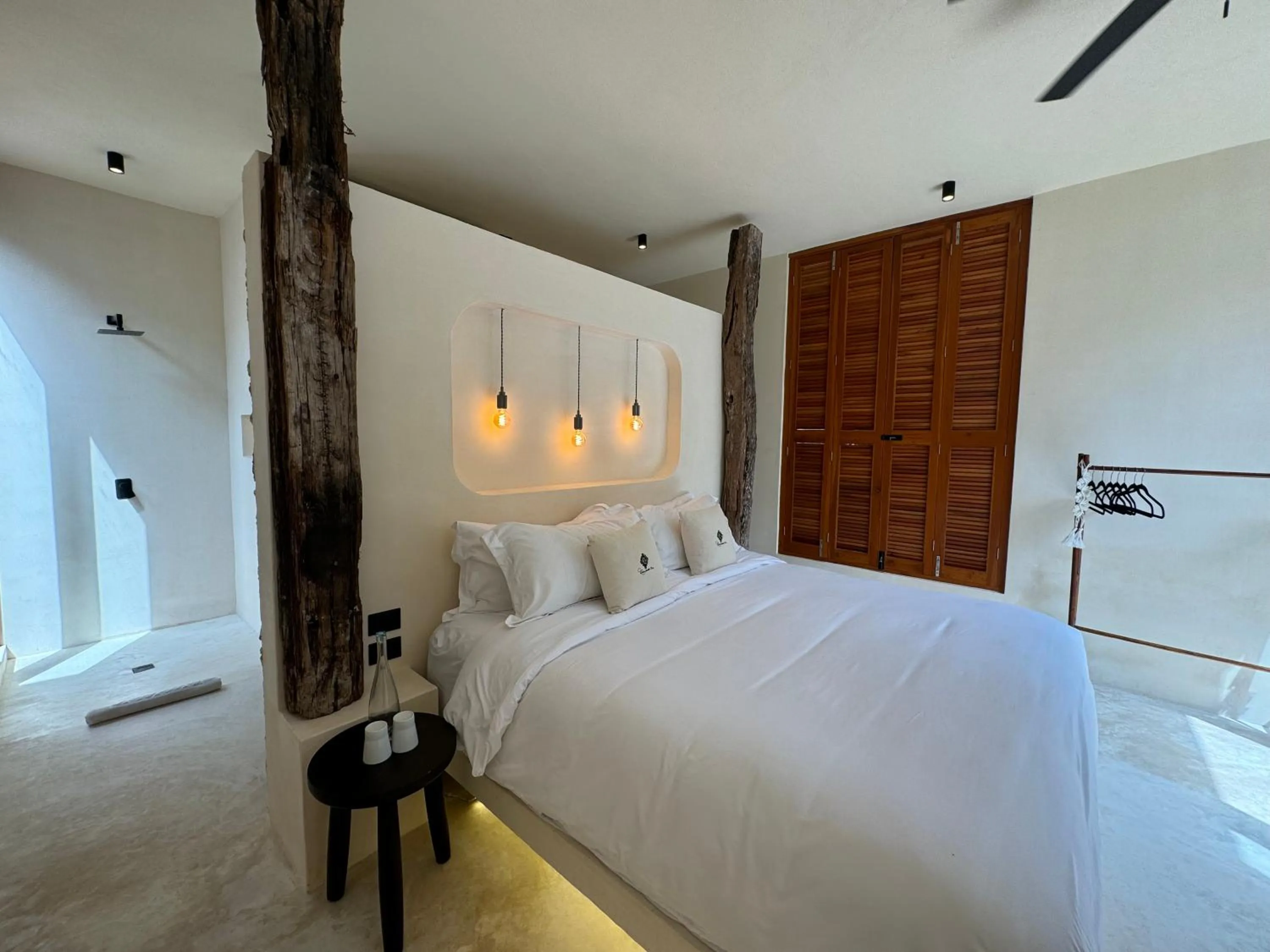Shower, Bed in Casa Punta Coco & Beach Club