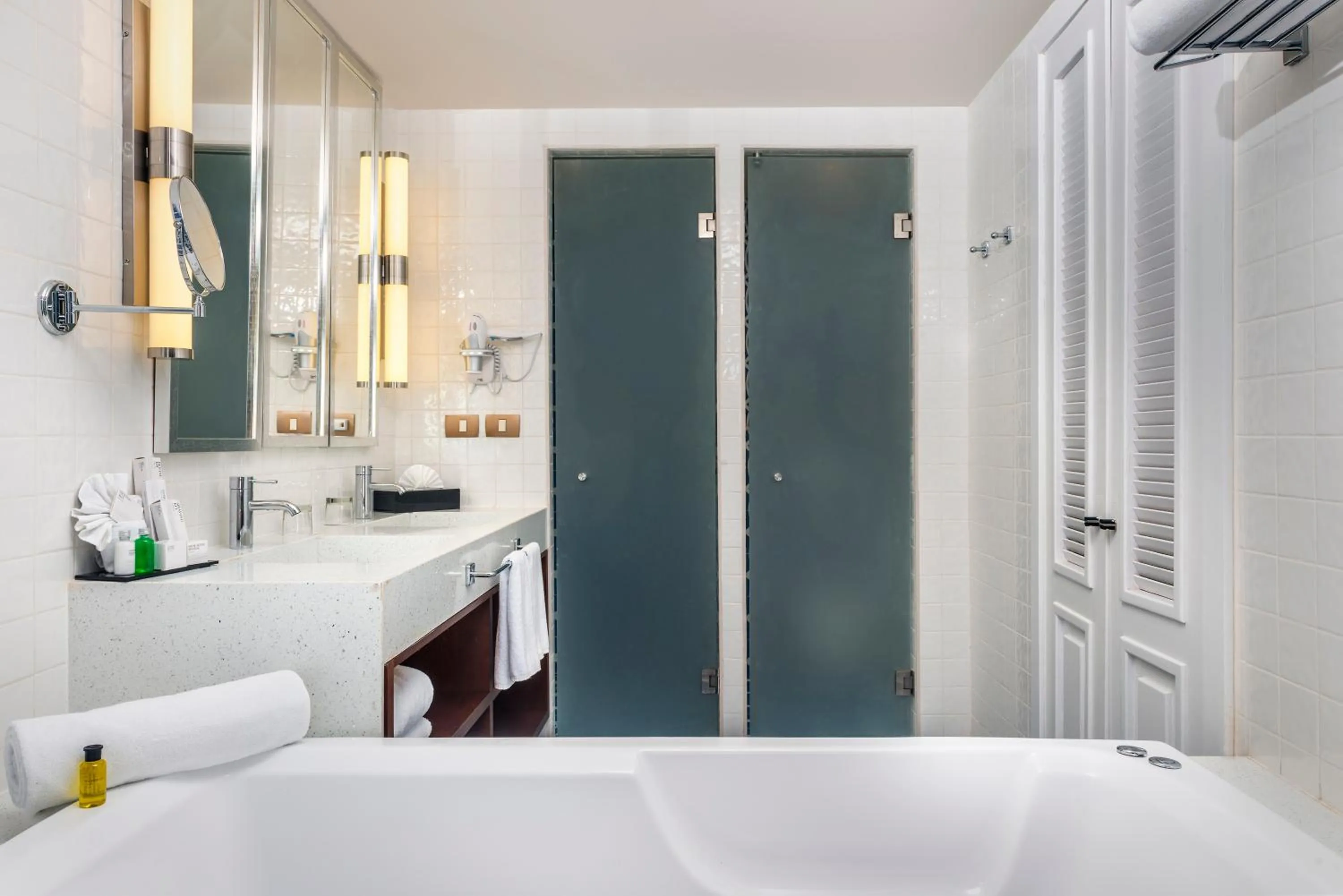 Shower in El Beso Adults Only at Ocean Riviera Paradise All Inclusive