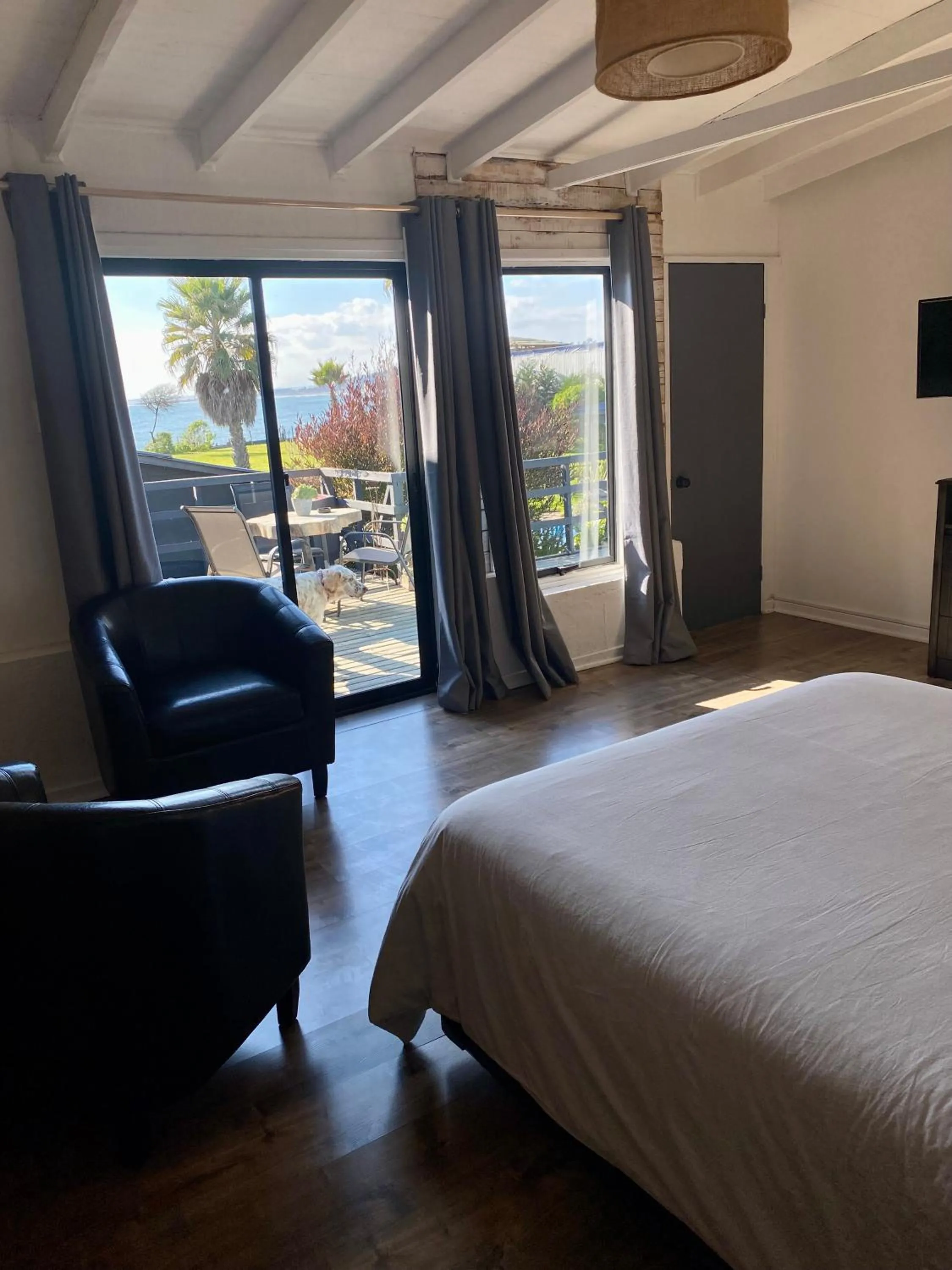 Bed in Hotel Trocadero