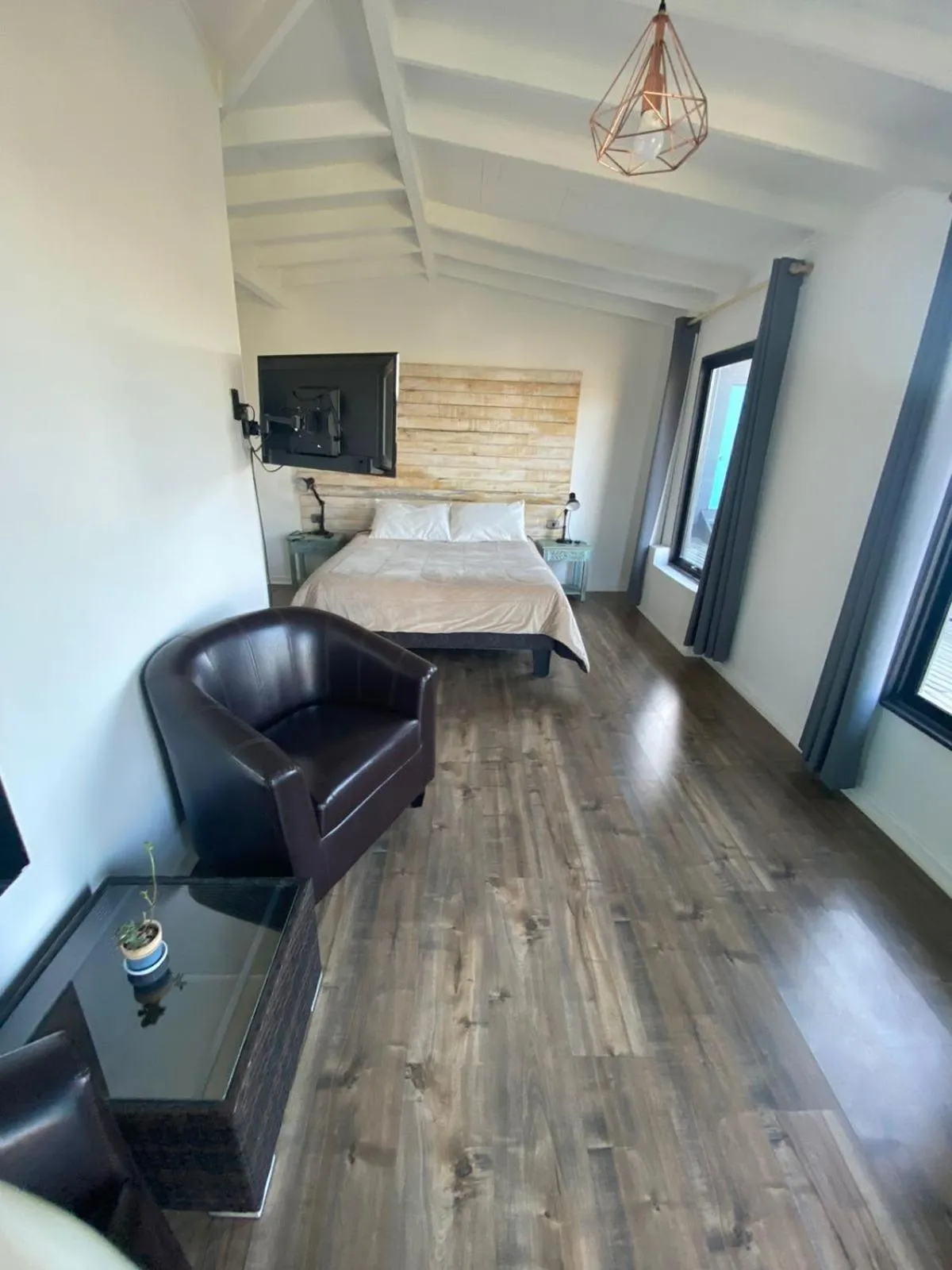 Bed in Hotel Trocadero