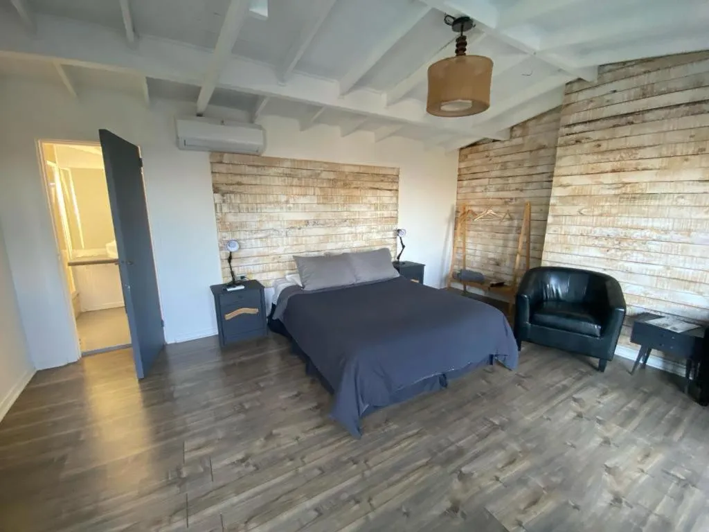 Bed in Hotel Trocadero