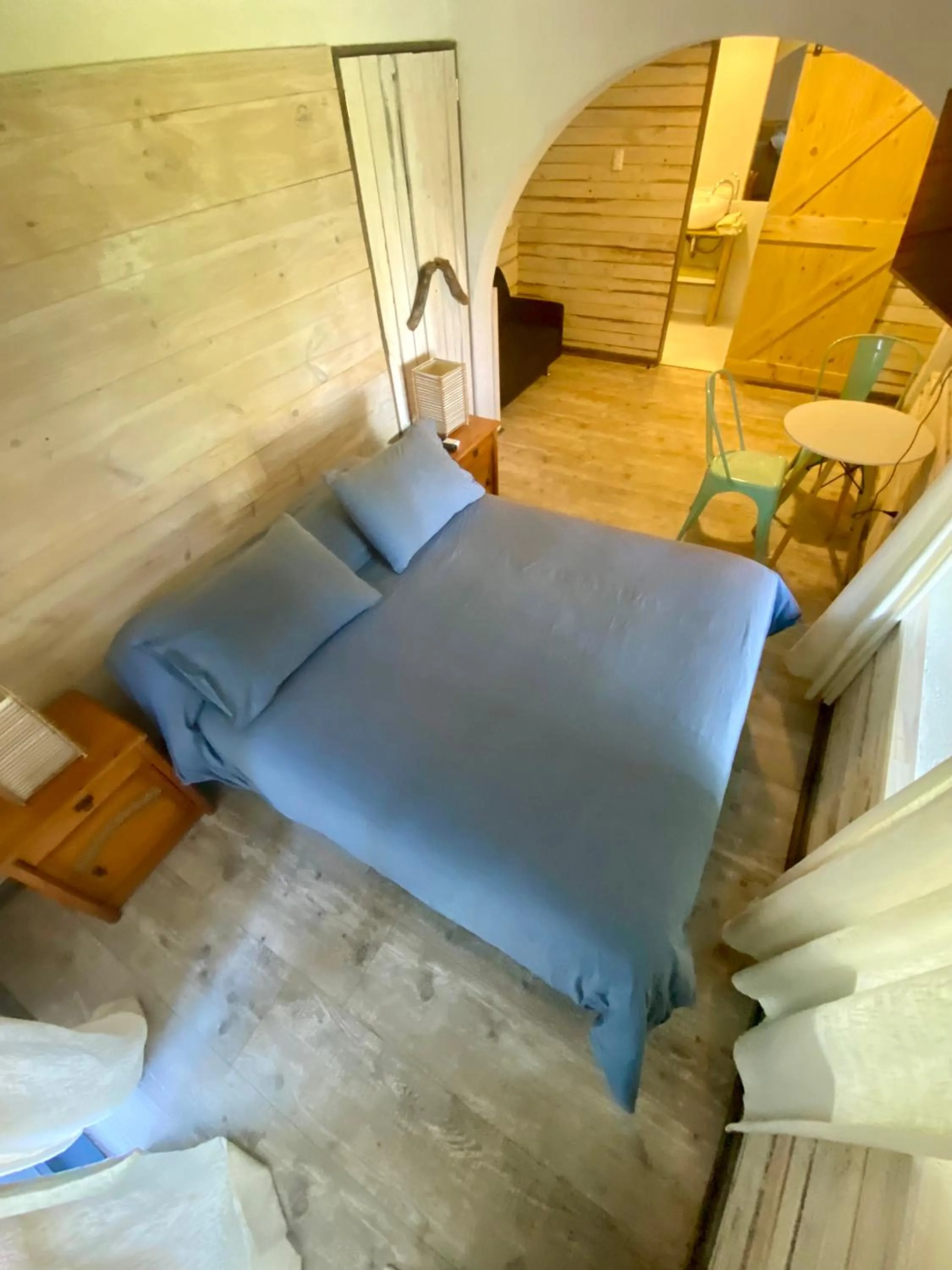 Bed in Hotel Trocadero