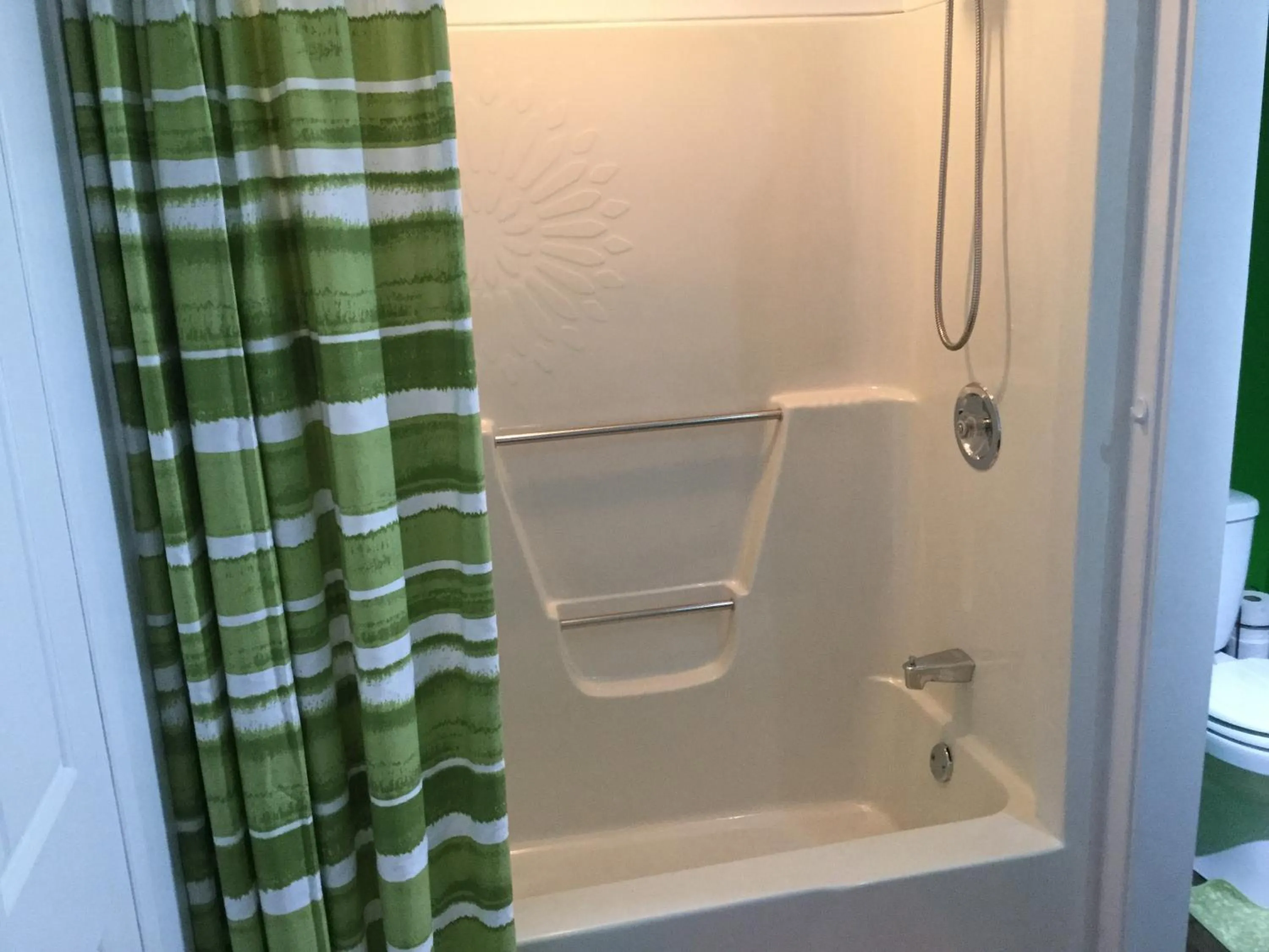 Shower in La Maison des Éboulis