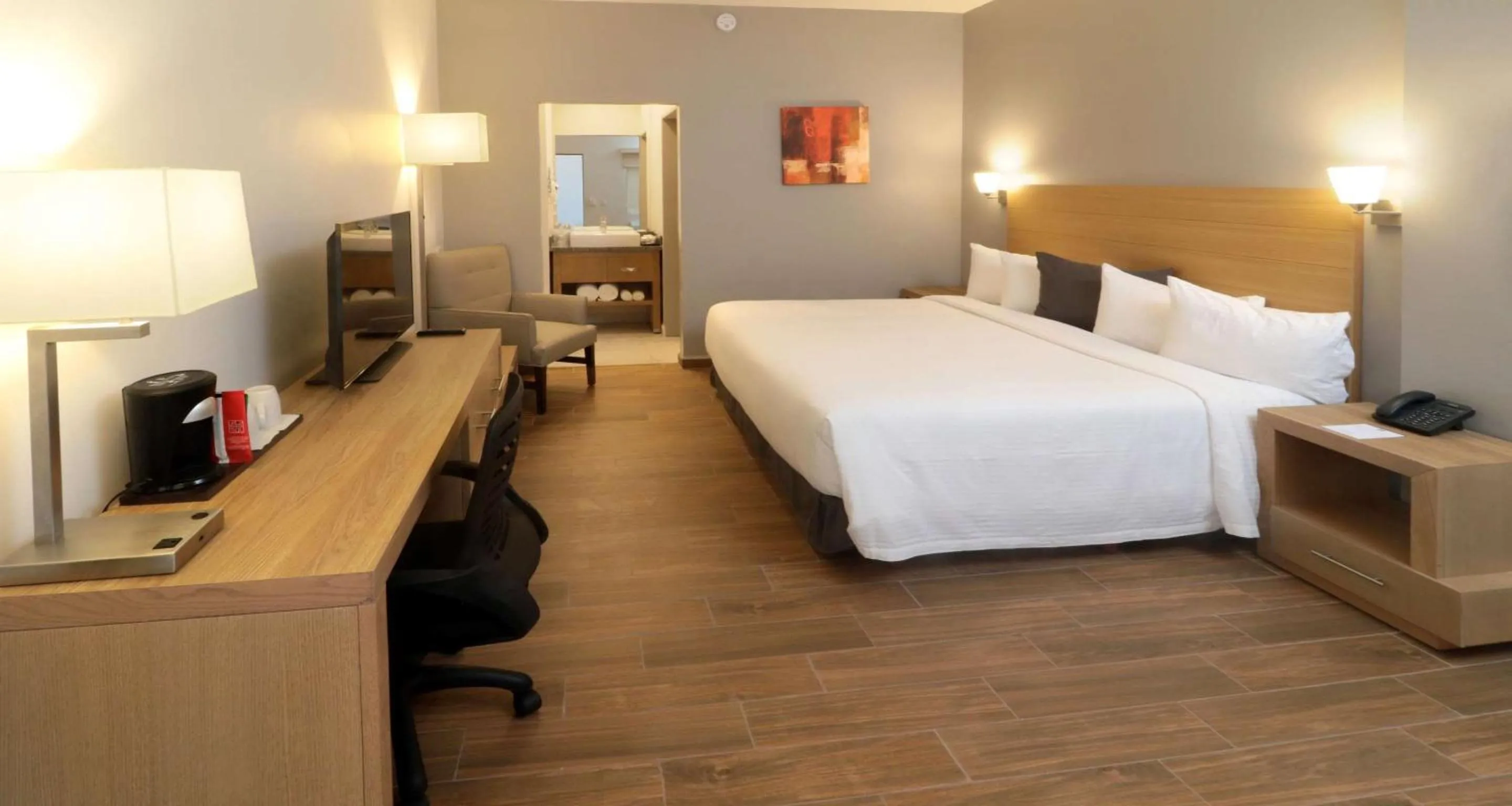 Photo of the whole room, Bed in Bluu Hotel Aeropuerto Monclova-Frontera