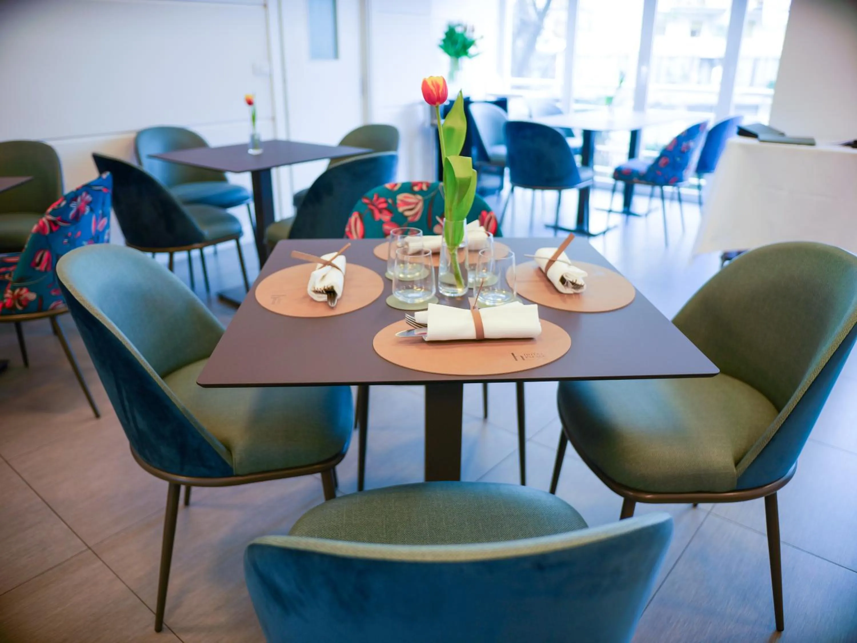 Restaurant/places to eat in Hotel Palace