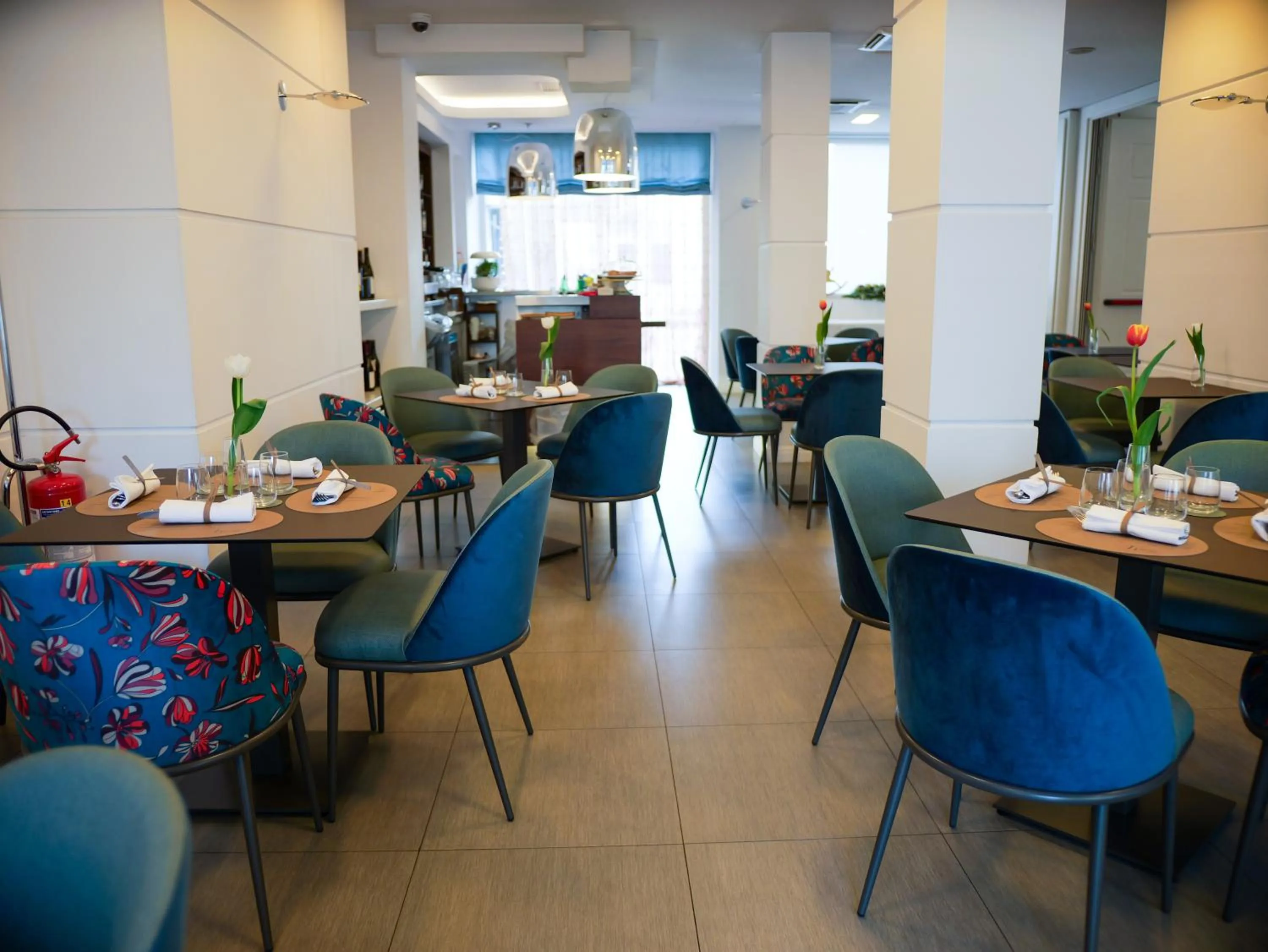 Restaurant/places to eat in Hotel Palace