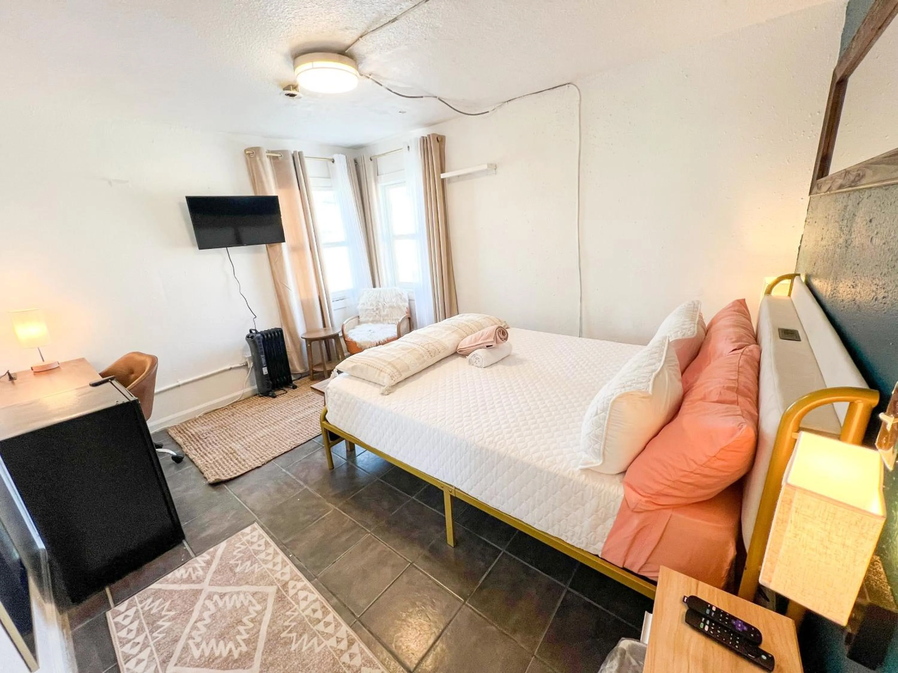 Bedroom, Bed in ITH San Diego Beach Bungalow Surf Hostel