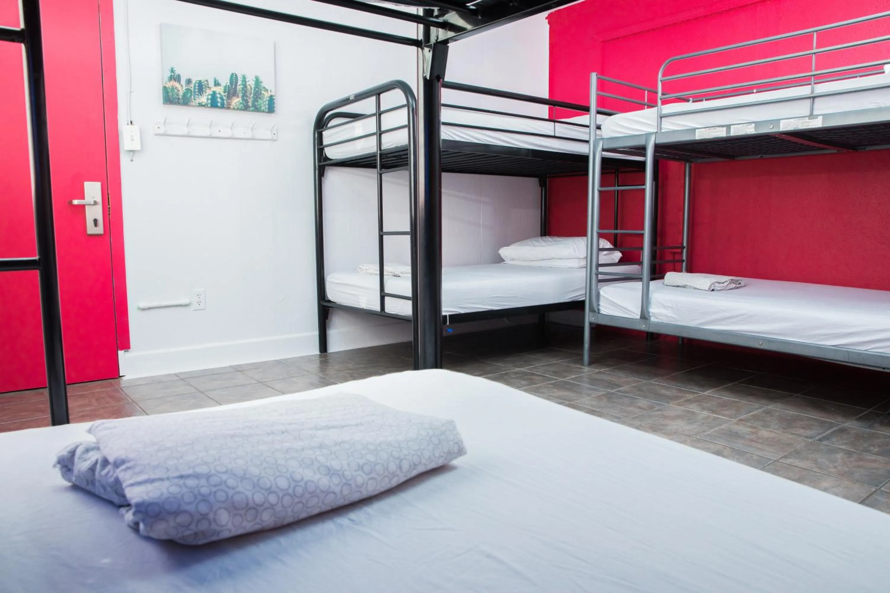 bunk bed, Bed in ITH San Diego Beach Bungalow Surf Hostel