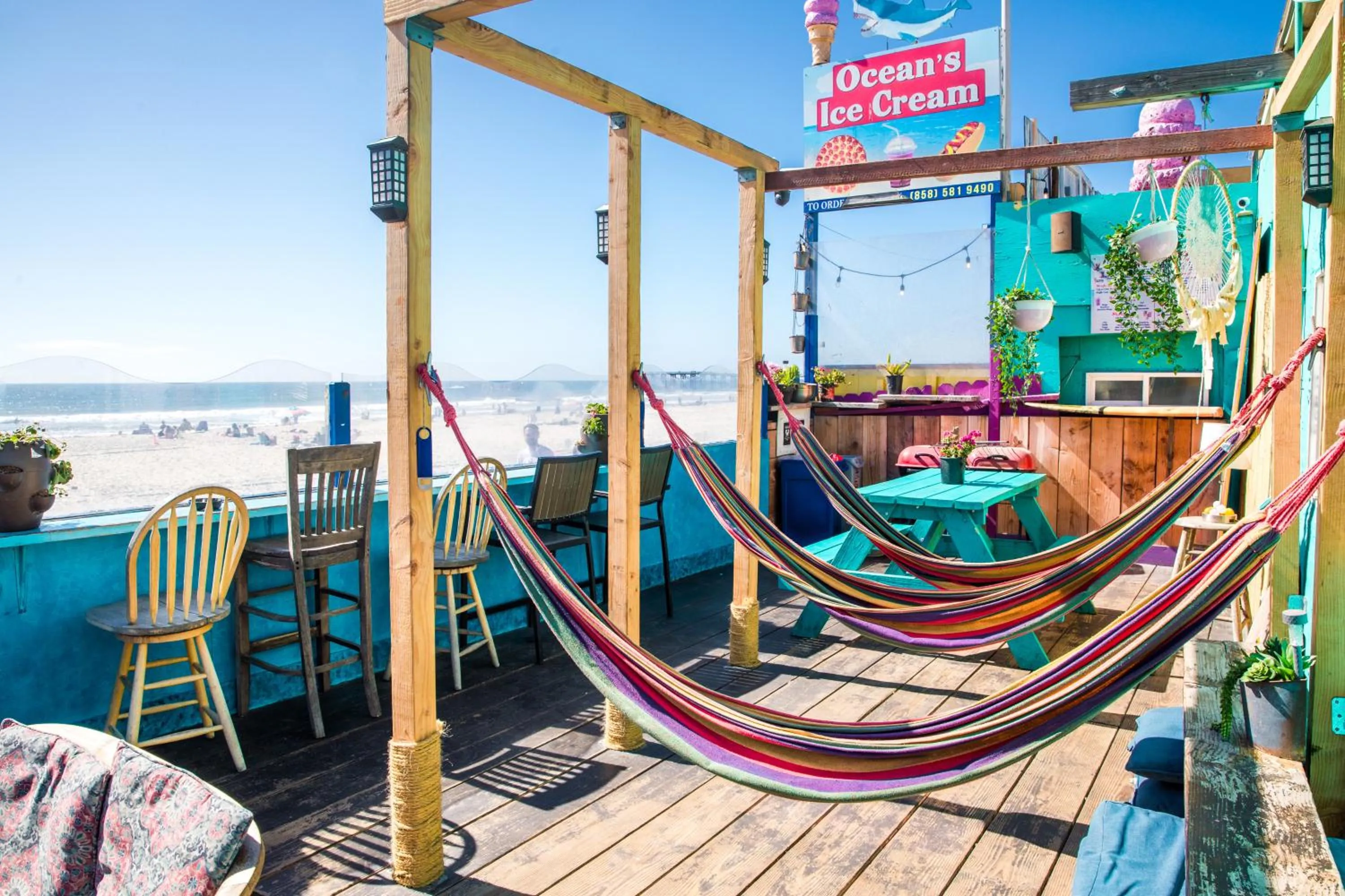 Patio in ITH San Diego Beach Bungalow Surf Hostel