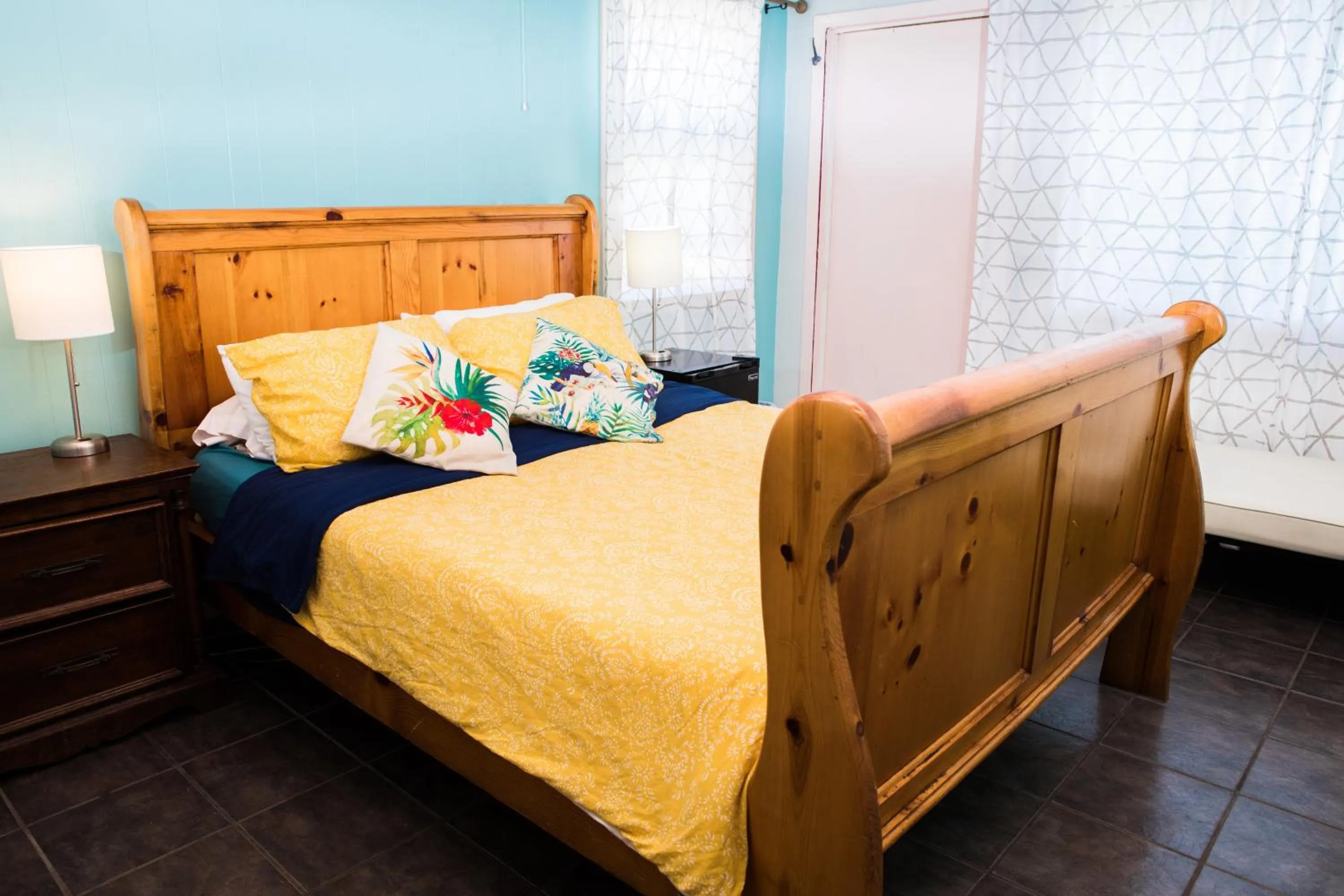 Bedroom, Bed in ITH San Diego Beach Bungalow Surf Hostel