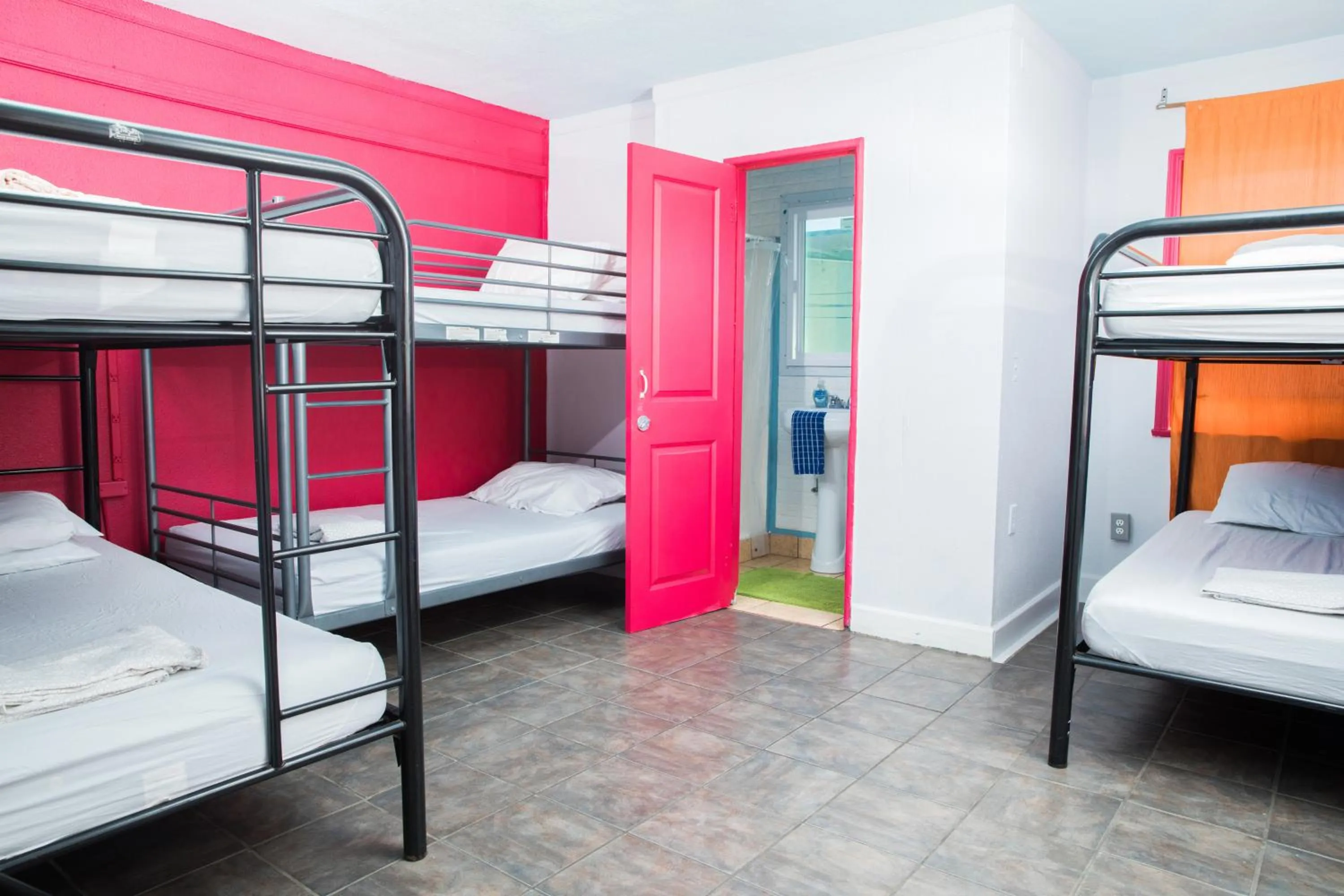 bunk bed, Bed in ITH San Diego Beach Bungalow Surf Hostel