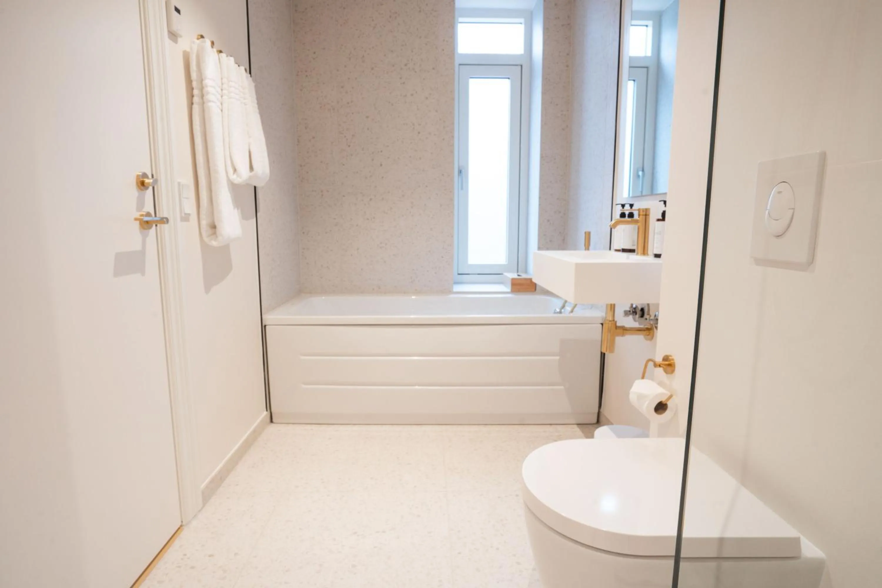 Shower in Sixtus Sinatur Hotel & Konference