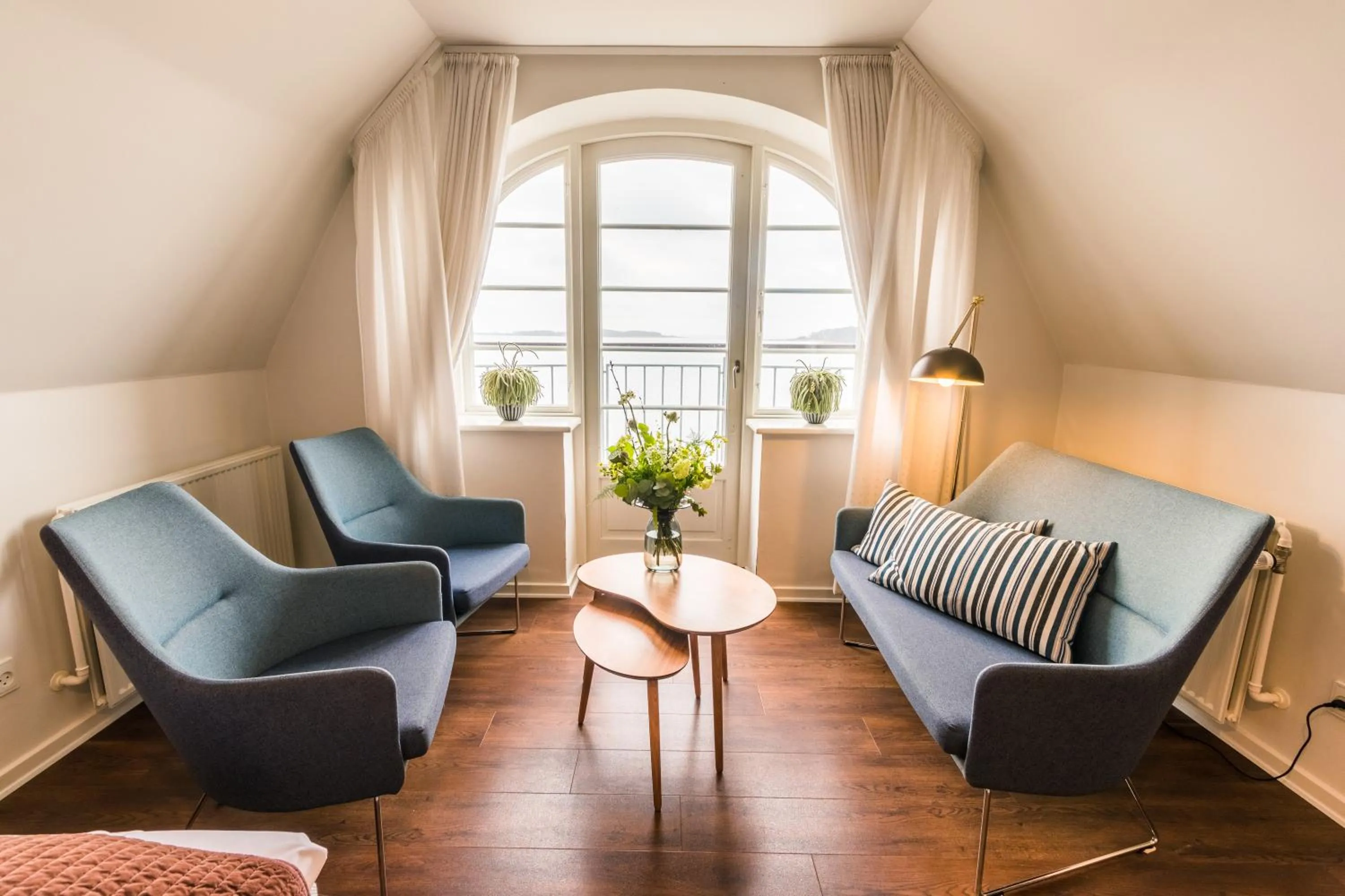 Seating area in Sixtus Sinatur Hotel & Konference