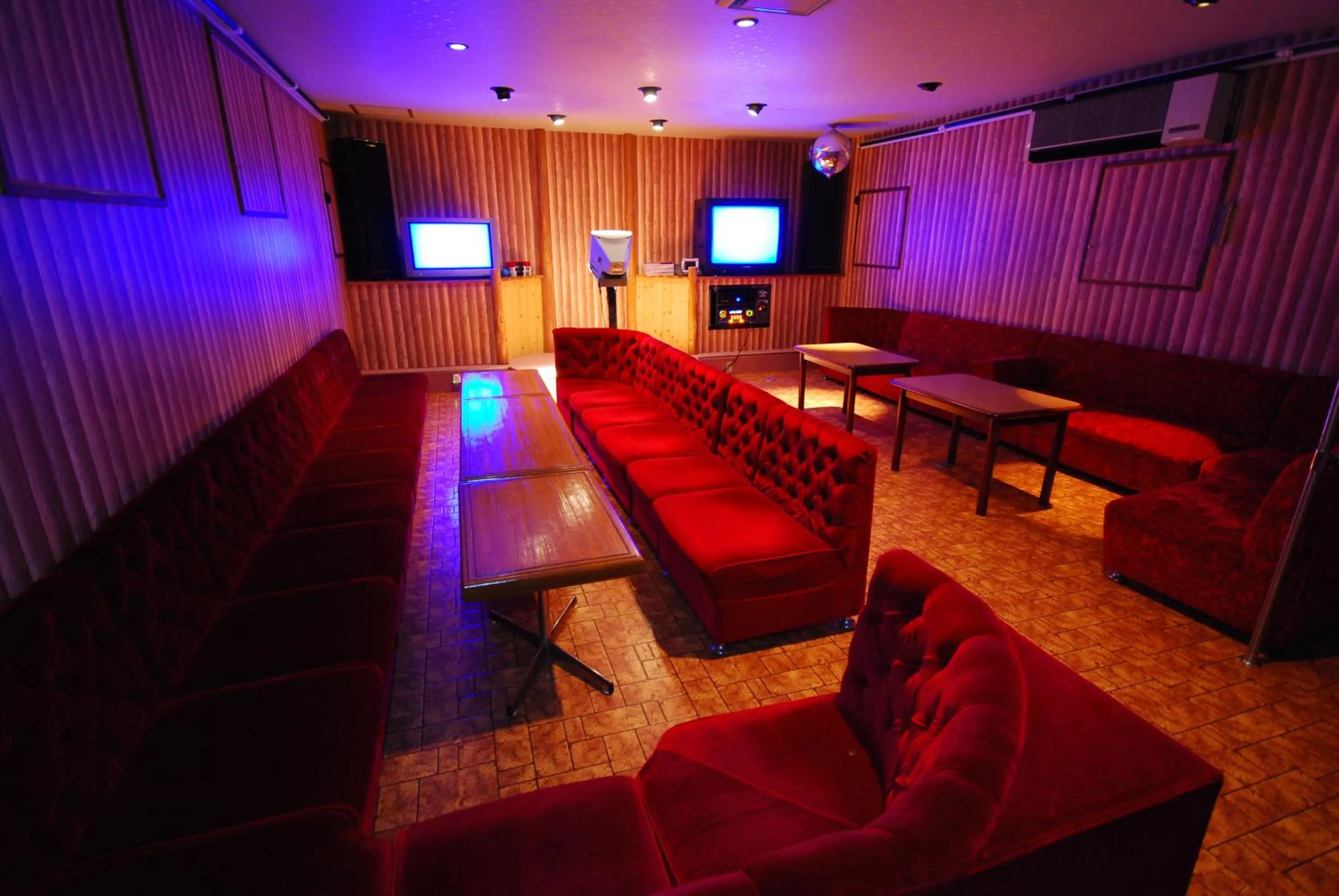 Karaoke in Okumizuma Onsen