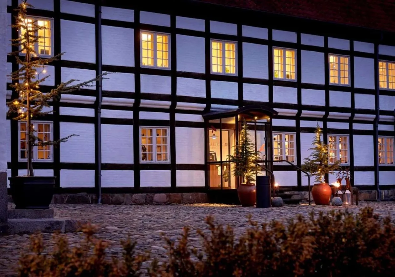 Facade/entrance in Haraldskær Sinatur Hotel & Konference