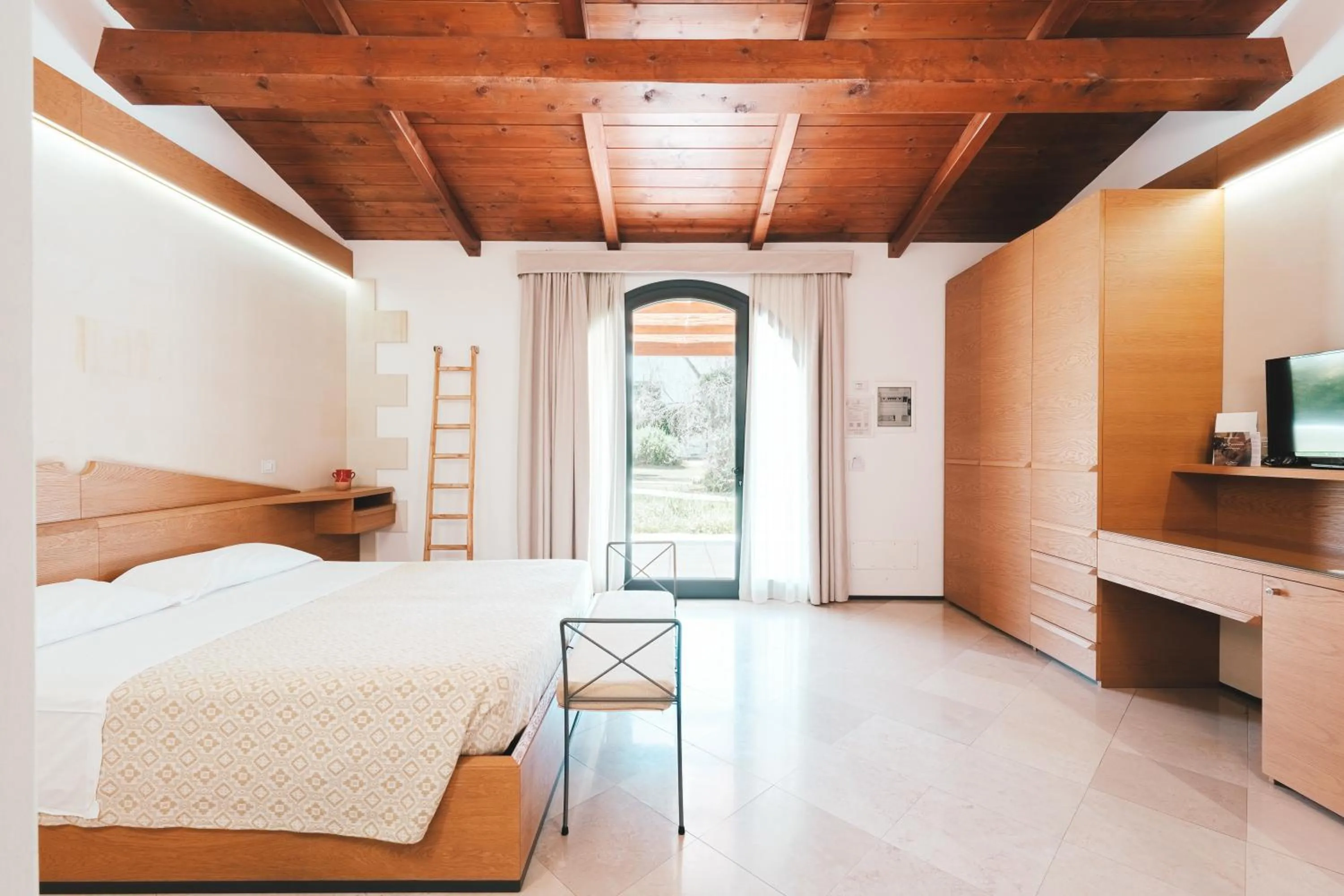 Patio, Bed in Masseria Stali, The Originals Relais