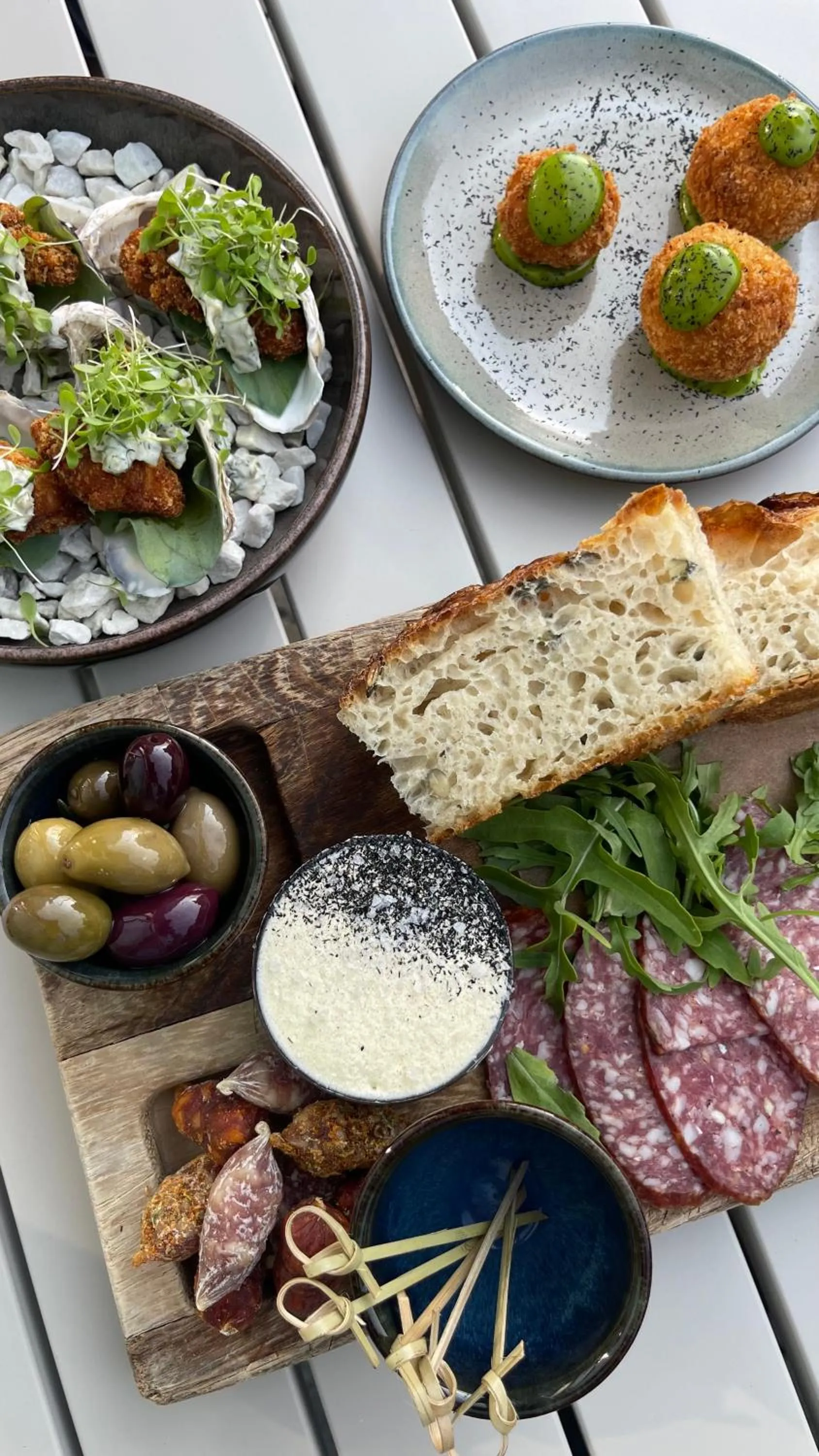 Restaurant/places to eat in Tivoli Hotel