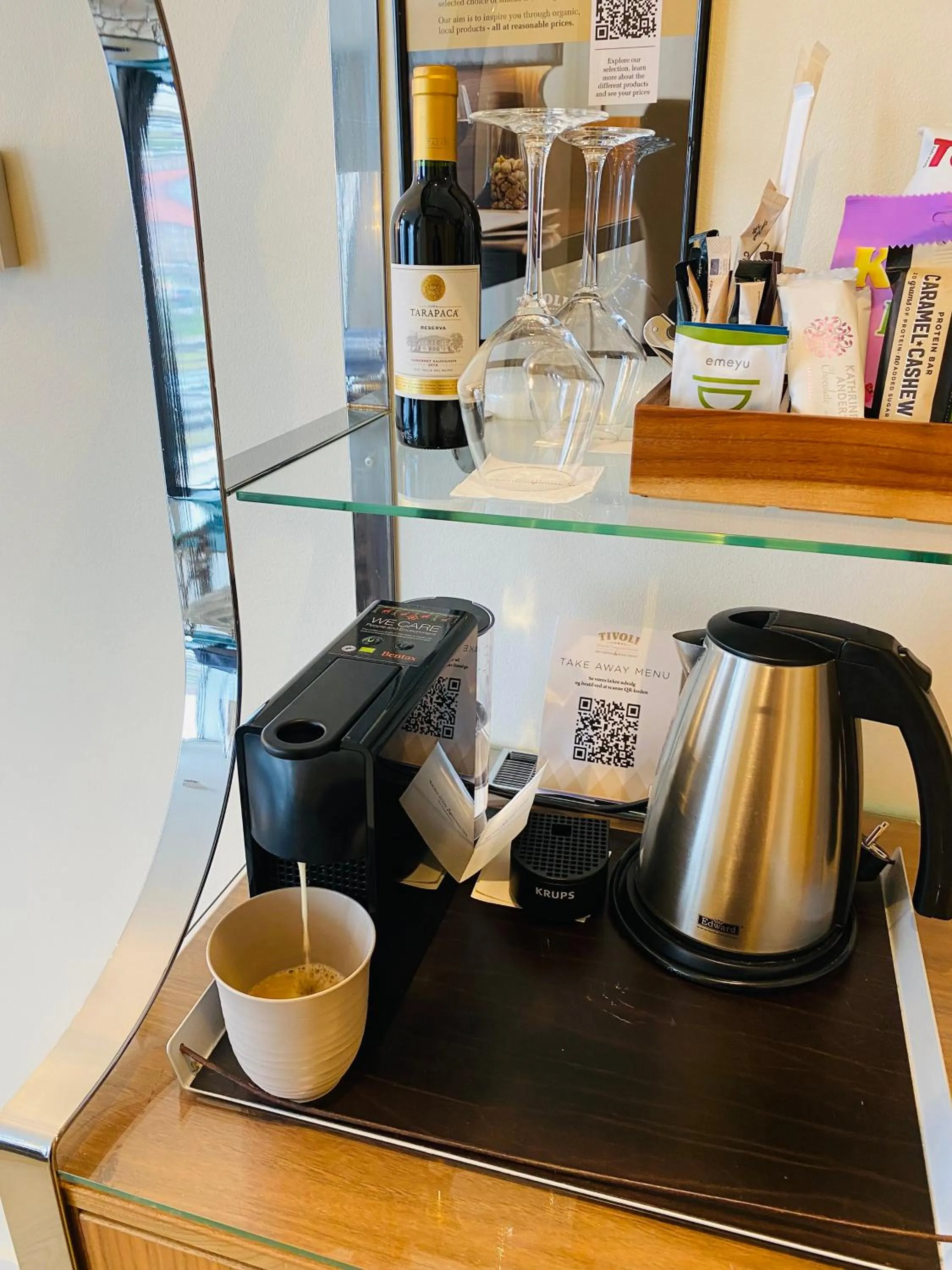 Coffee/tea facilities in Tivoli Hotel