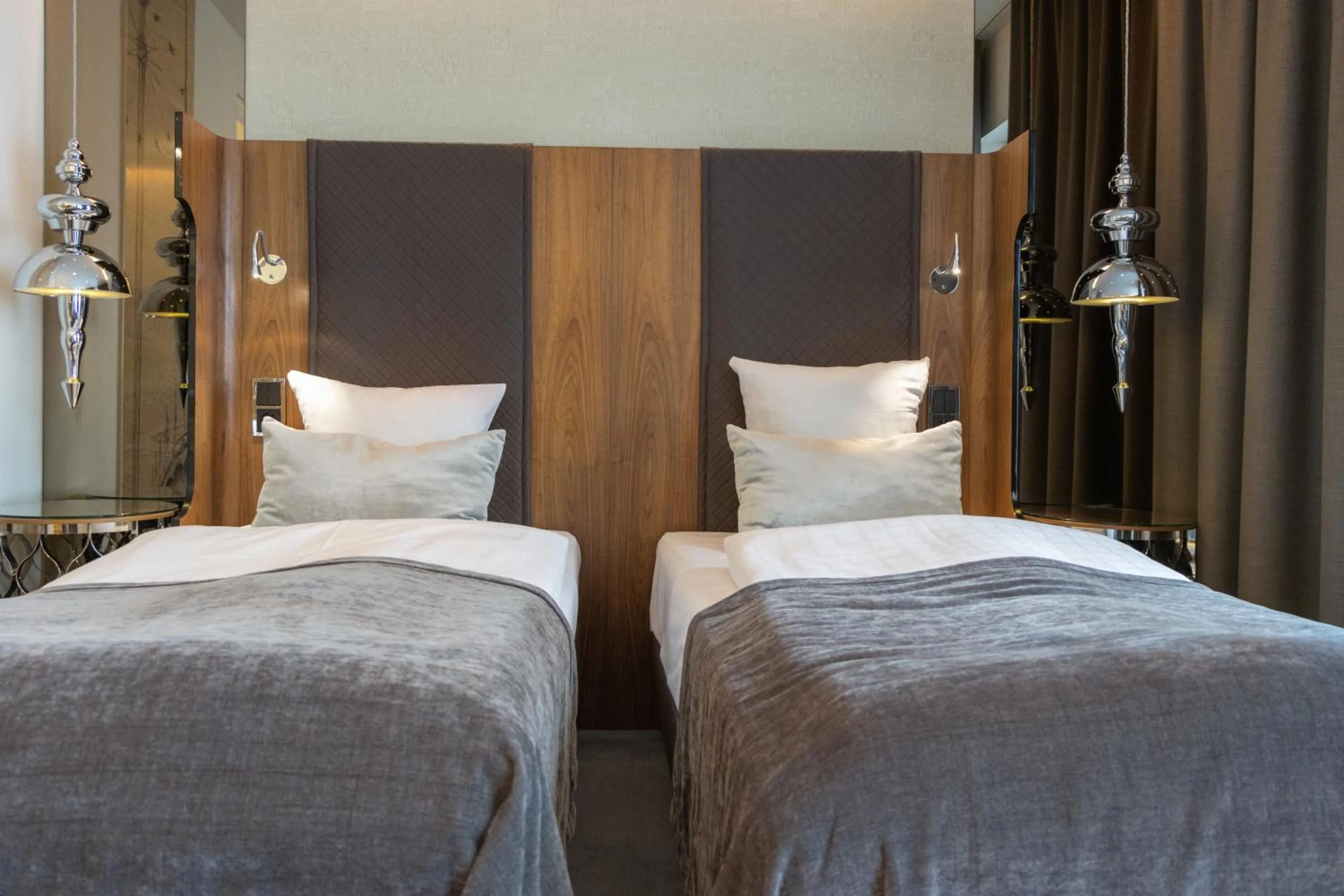 Bedroom, Bed in Tivoli Hotel