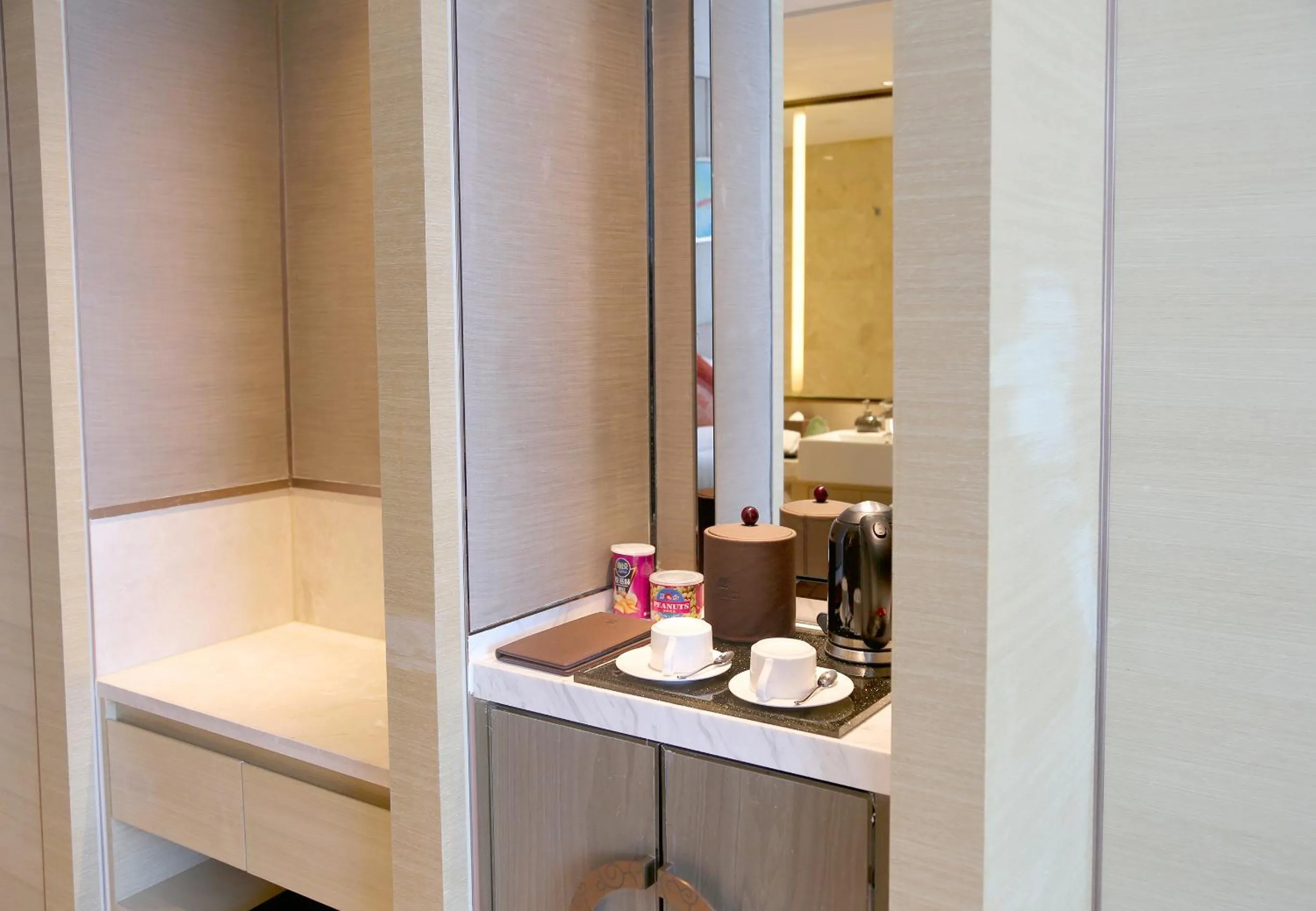 Coffee/tea facilities in Grand Metropark Hotel Beijing