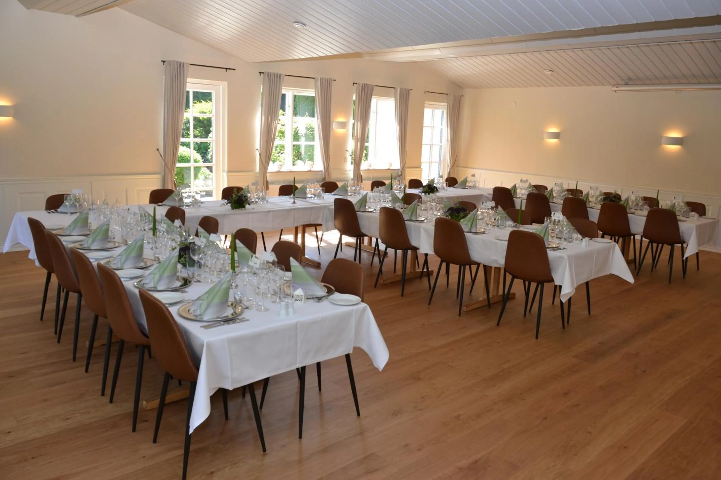 Restaurant/places to eat in Dalby Hotel