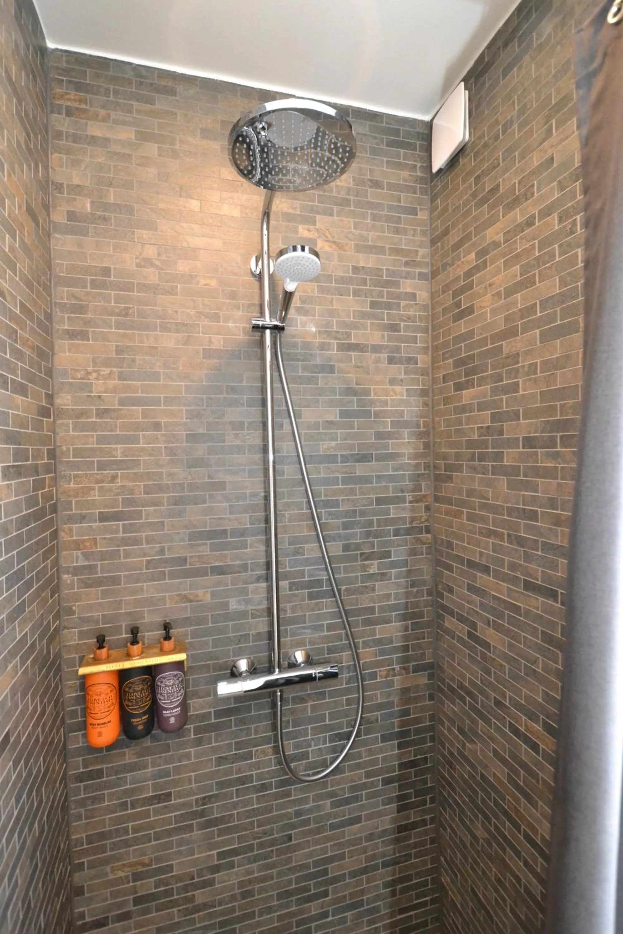 Shower in Dalby Hotel