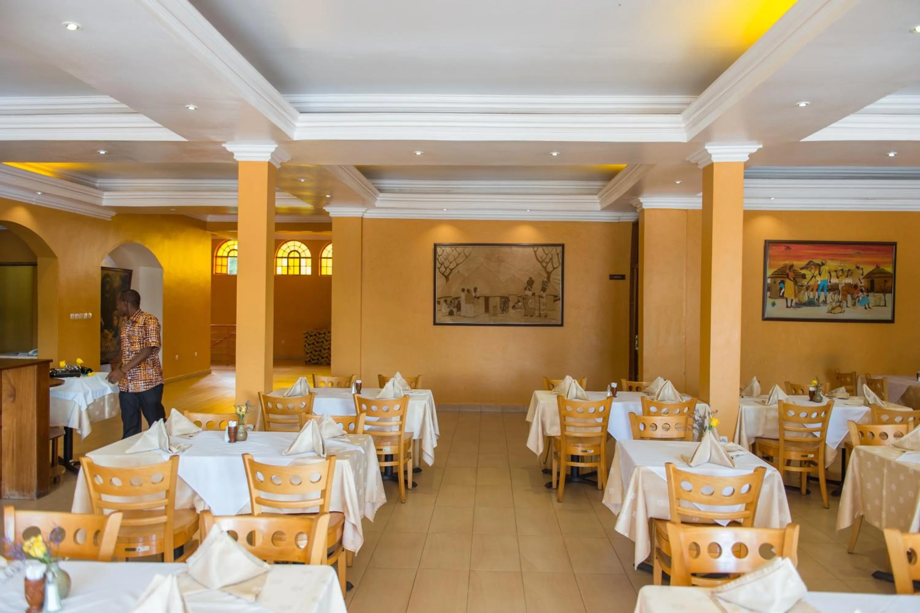 Restaurant/places to eat in Hotel Chez Lando