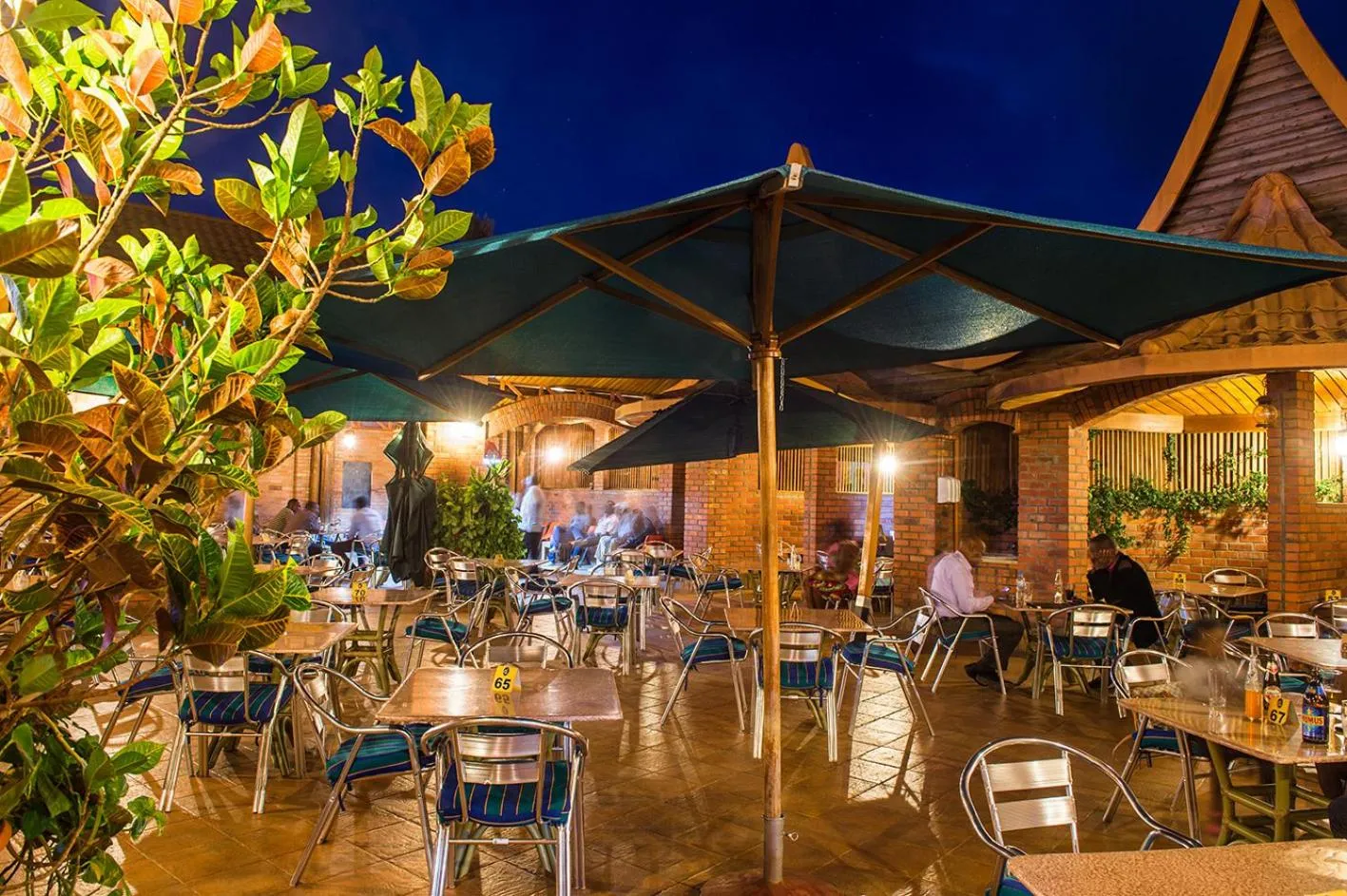 Restaurant/places to eat in Hotel Chez Lando