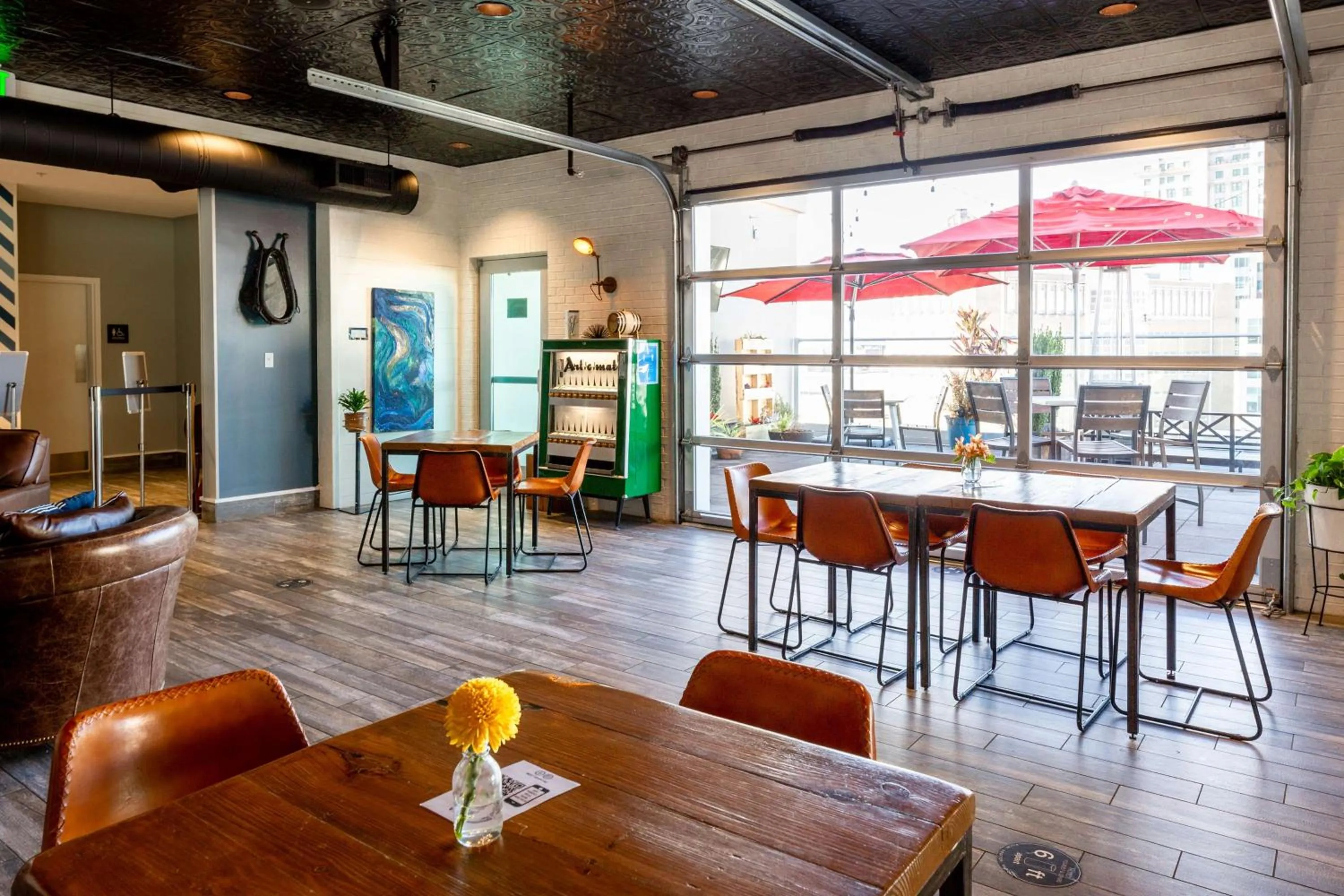 Lounge or bar in Hilton Garden Inn Asheville Downtown