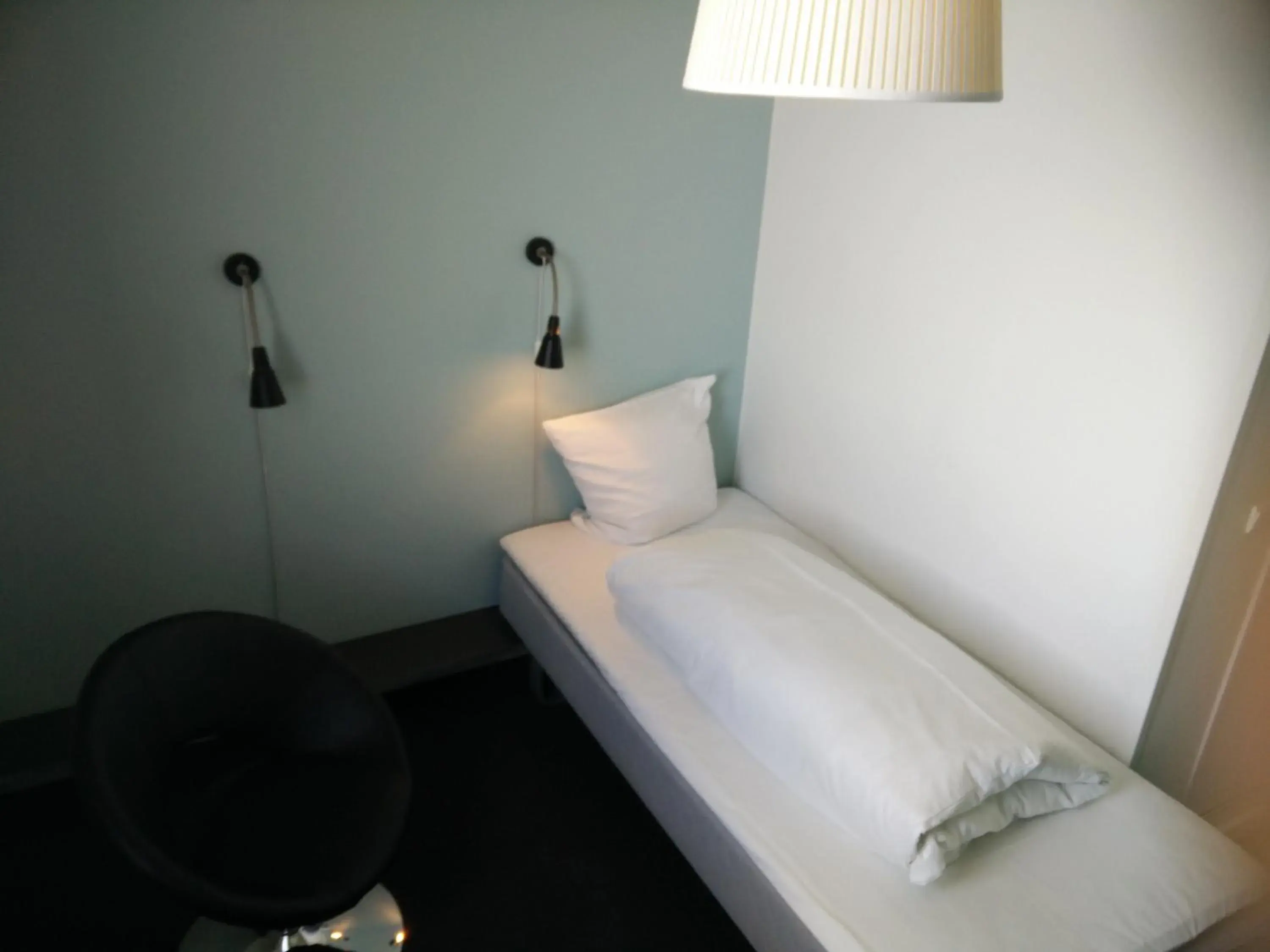 Single Room in Motel X Single Room in Motel X