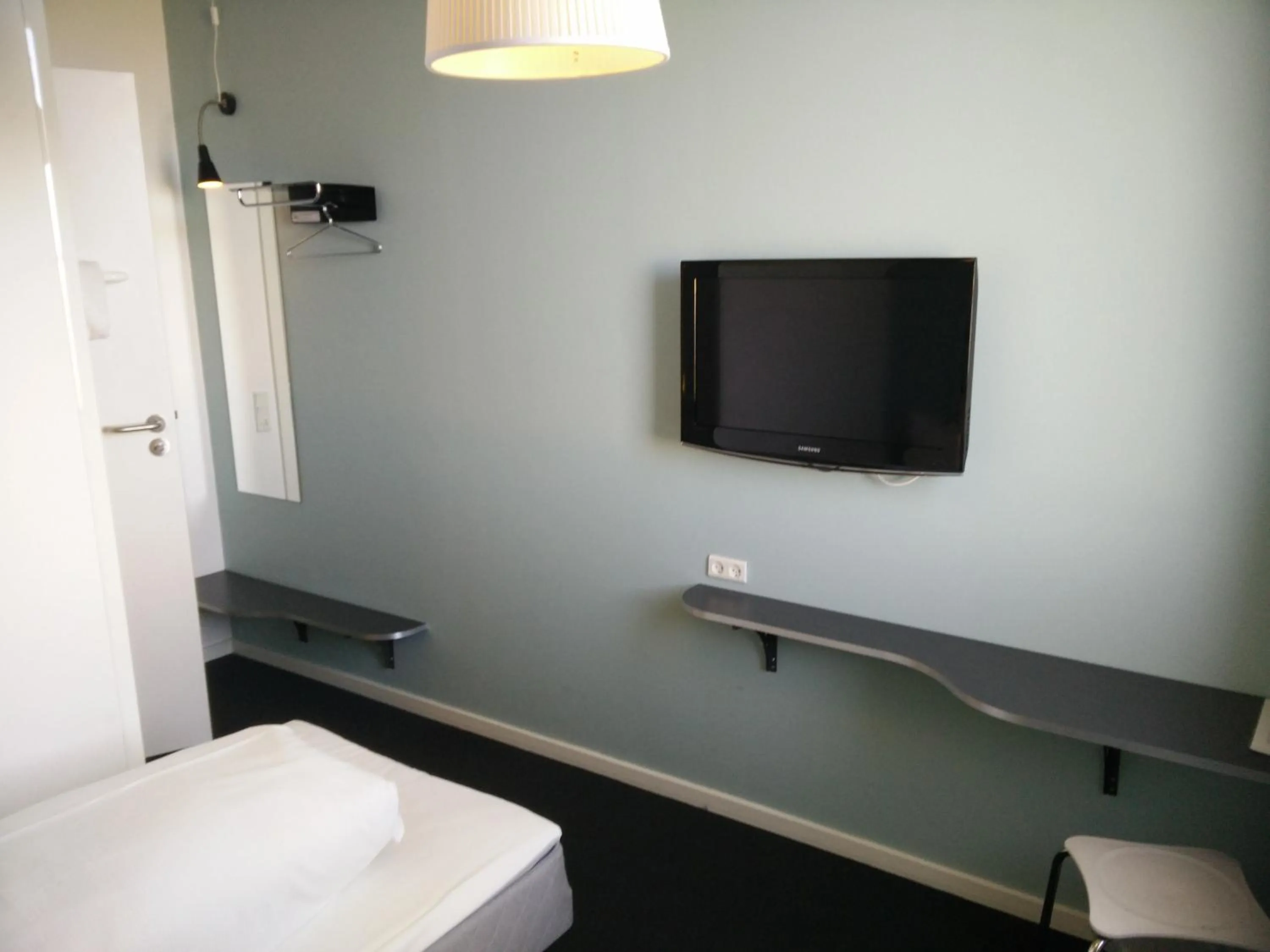 TV and multimedia in Motel X