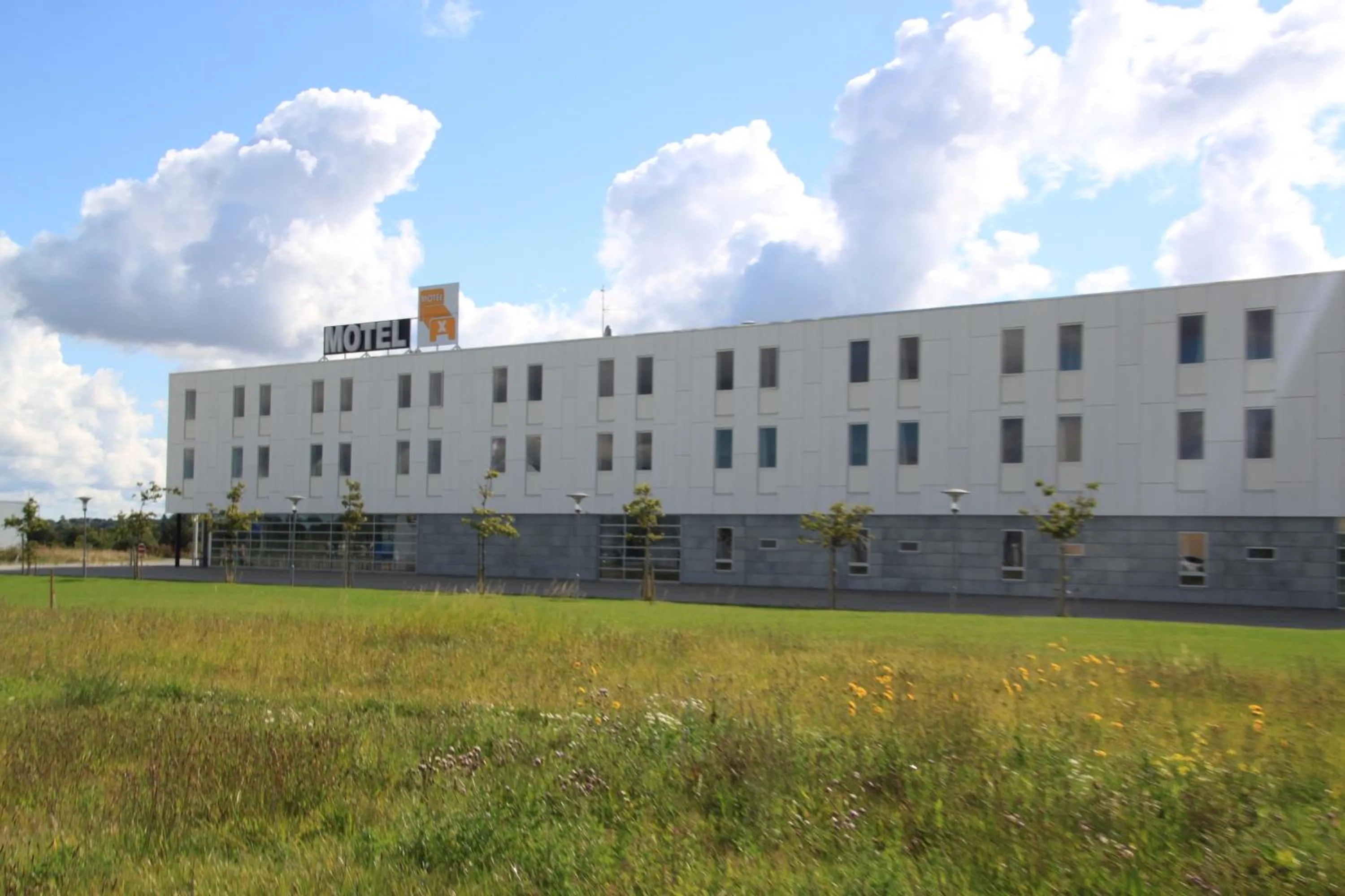 Facade/entrance in Motel X