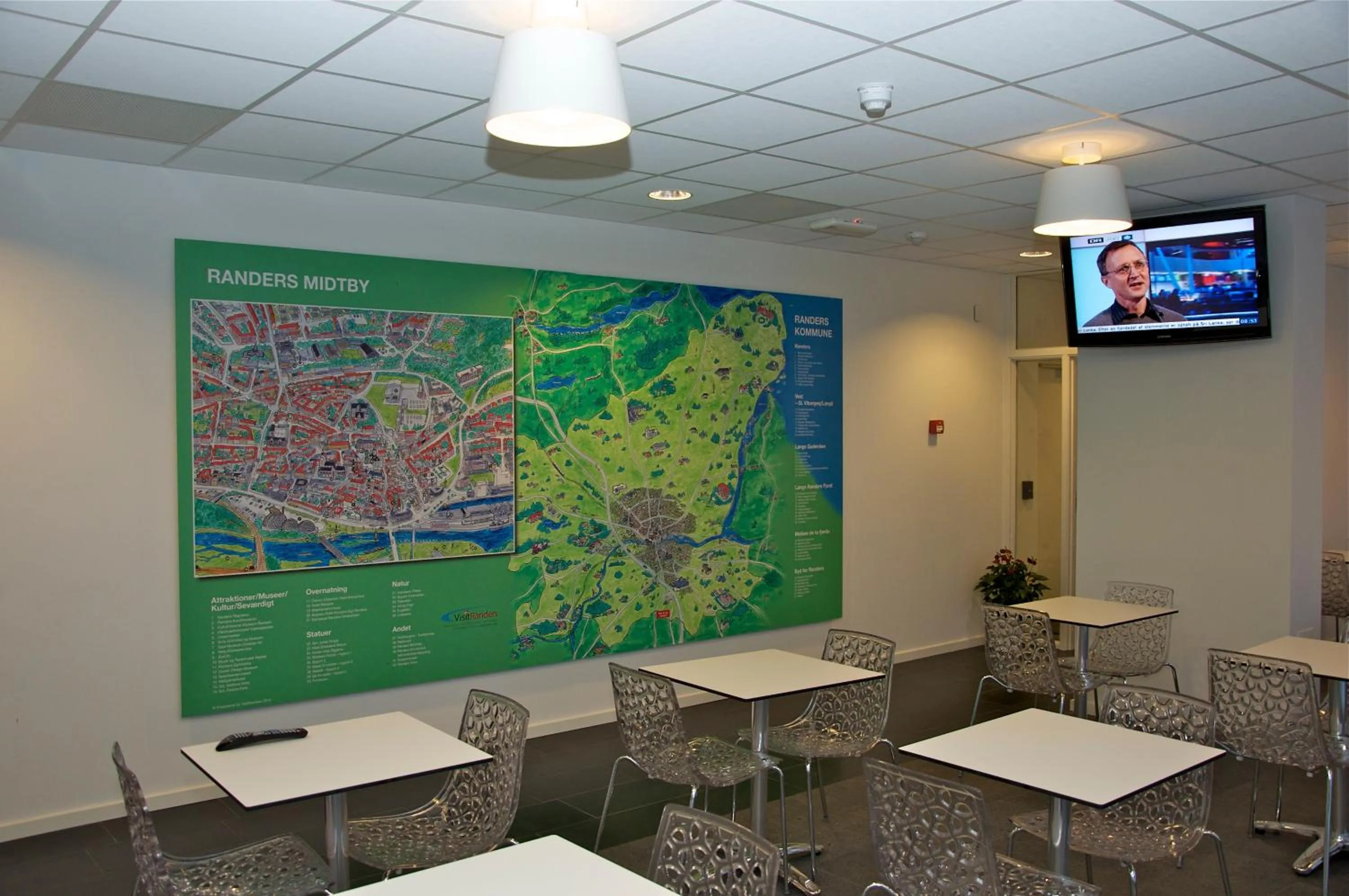 Communal lounge/ TV room in Motel X