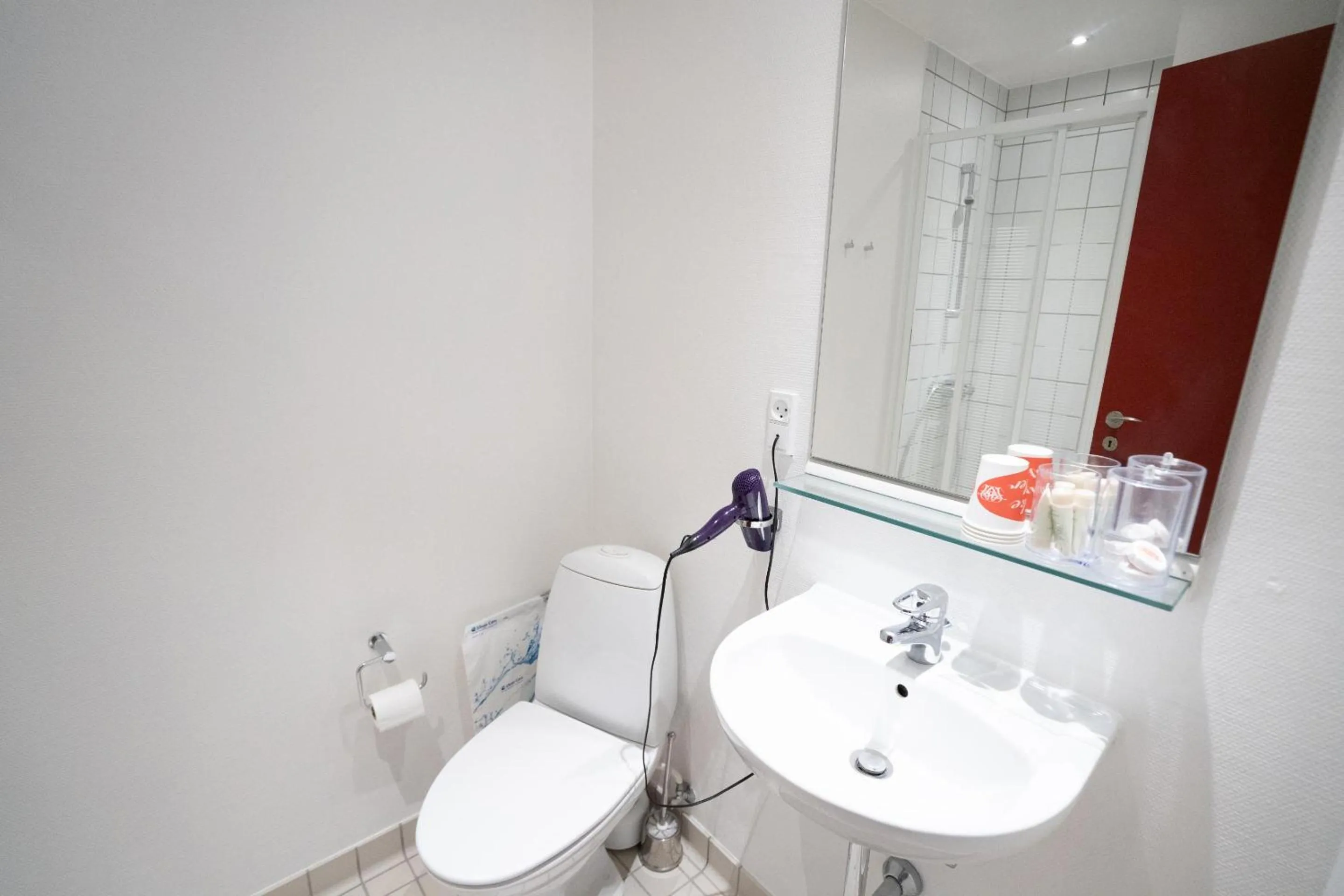 Shower in Hotel Medi