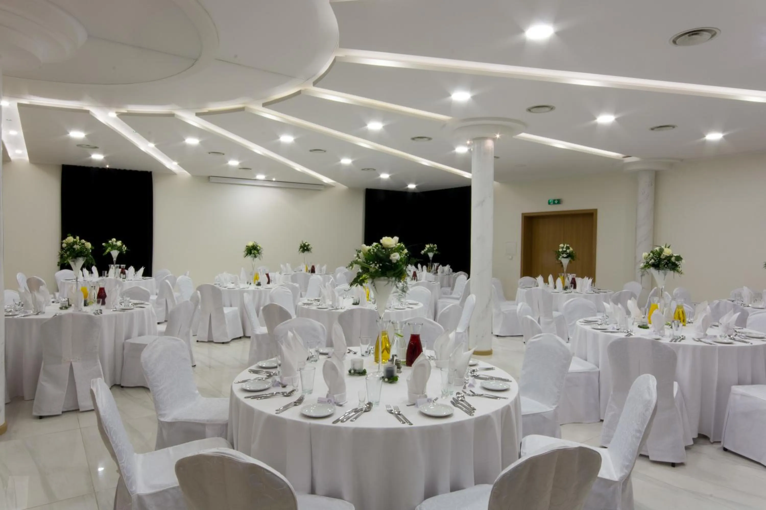 Restaurant/places to eat in Europejski Boutique Hotel