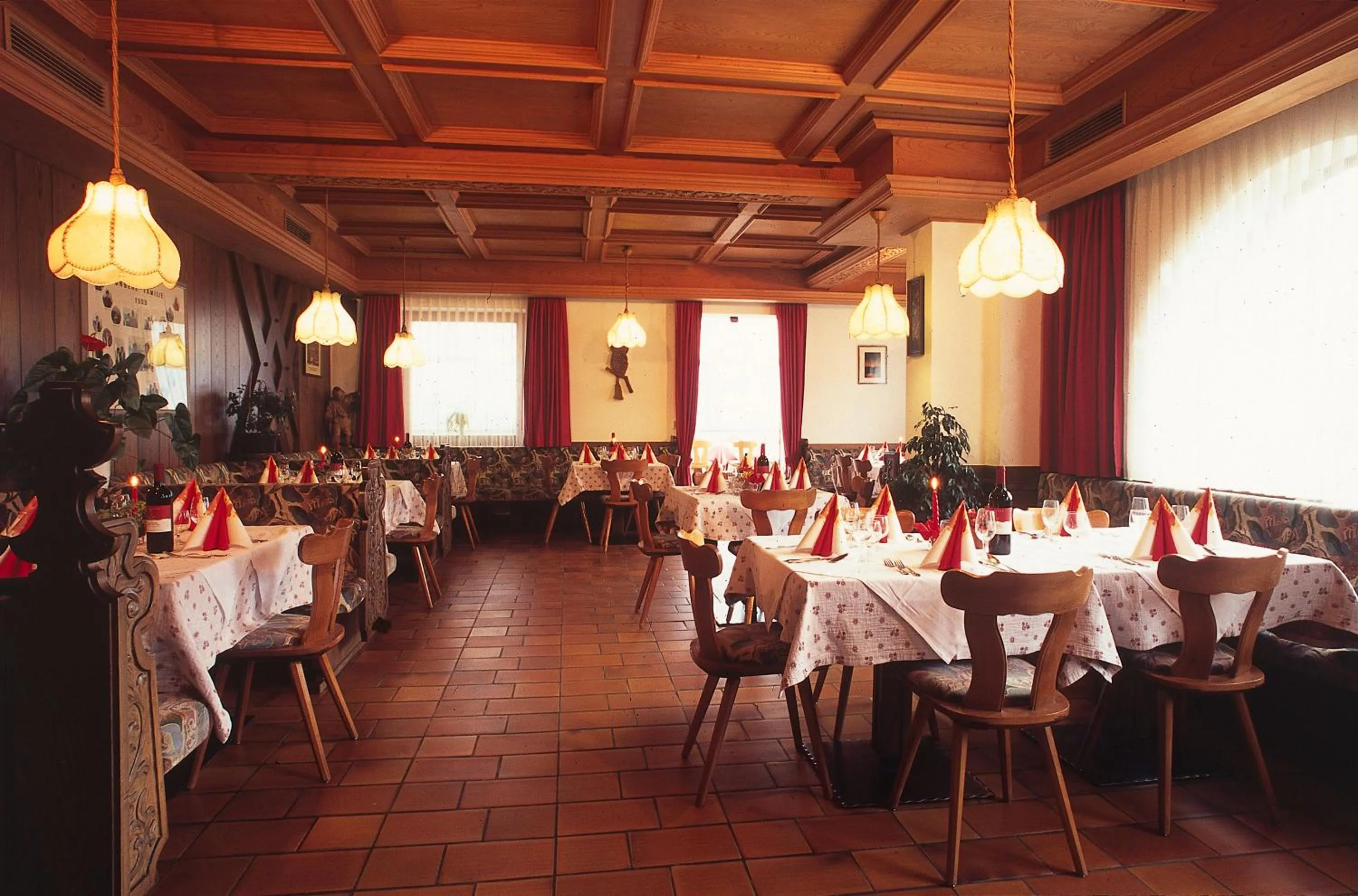 Restaurant/places to eat in Gasthaus zum Weissen Kreuz
