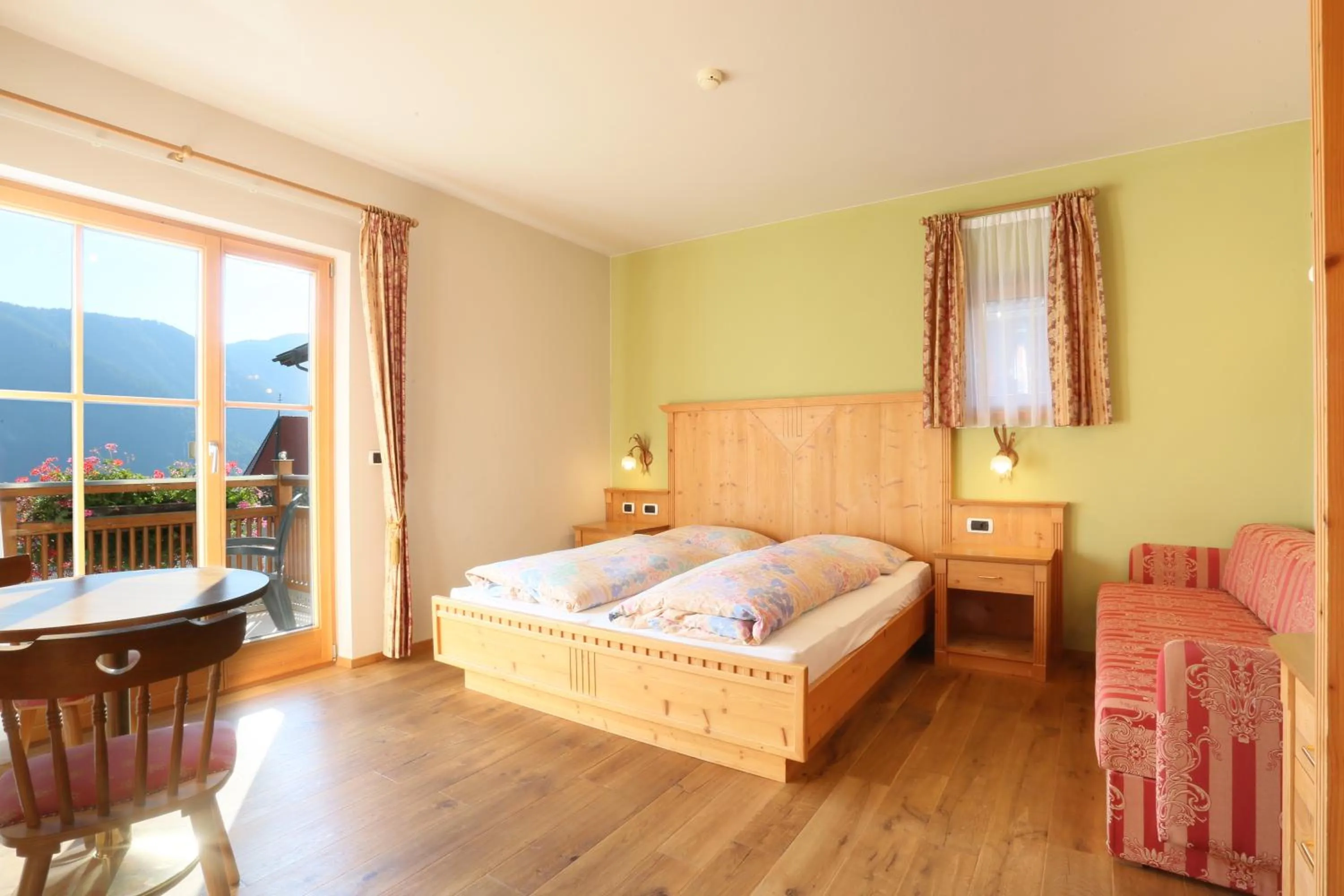 Balcony/Terrace, Bed in Gasthaus zum Weissen Kreuz