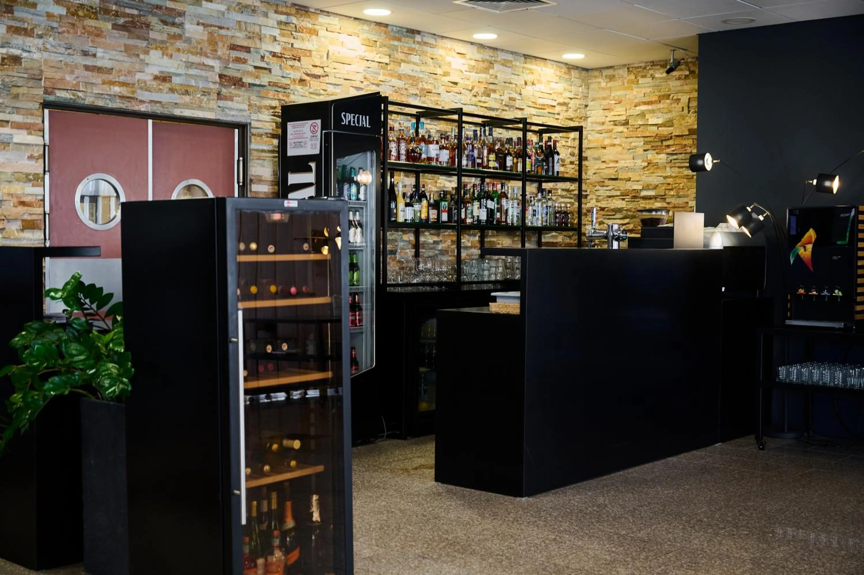 Restaurant/places to eat in Hotel i Aquapark Olender