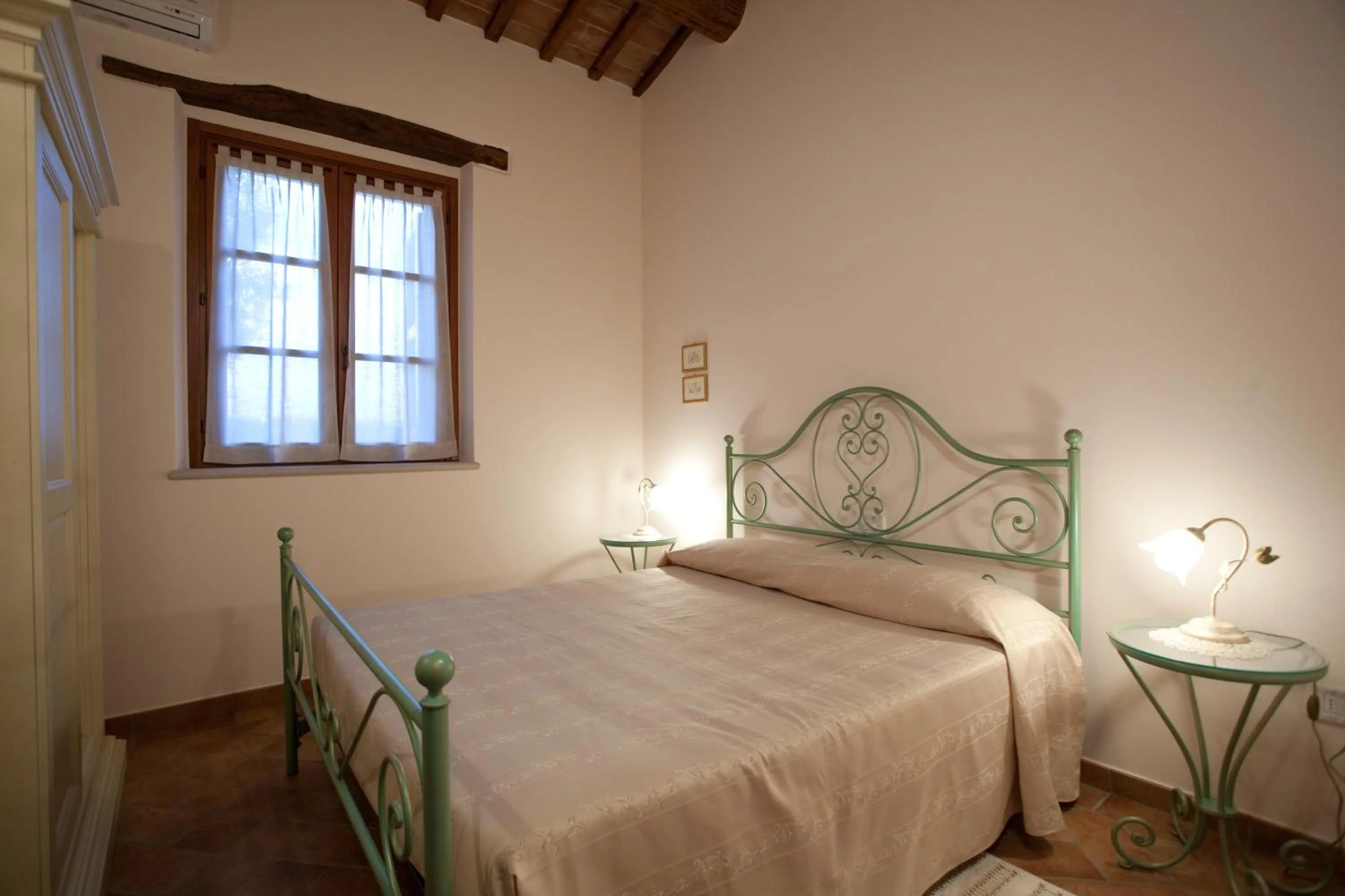 Bed in Valle del Metauro Country House