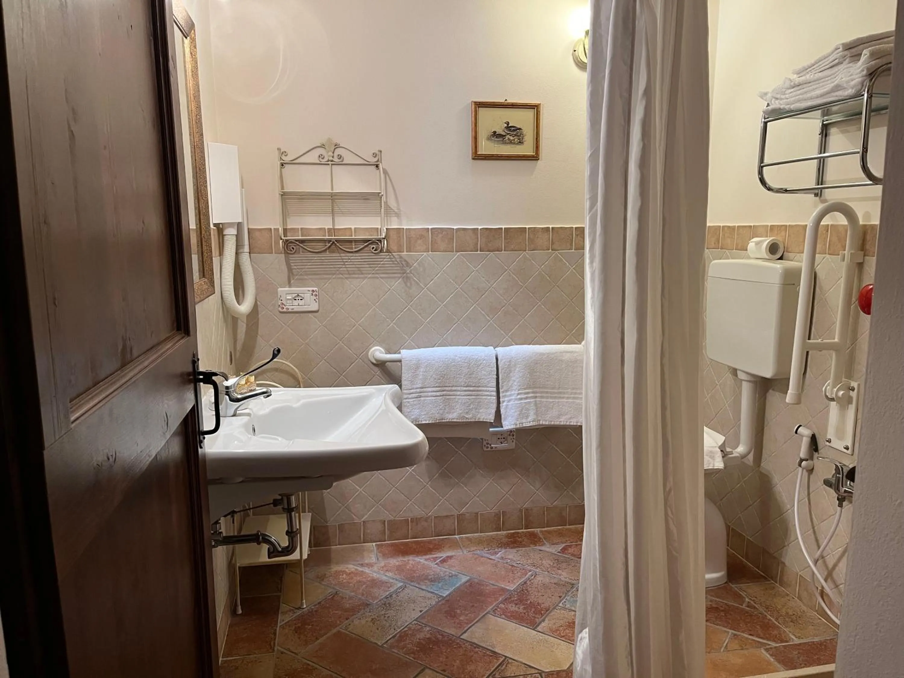 Shower in Valle del Metauro Country House