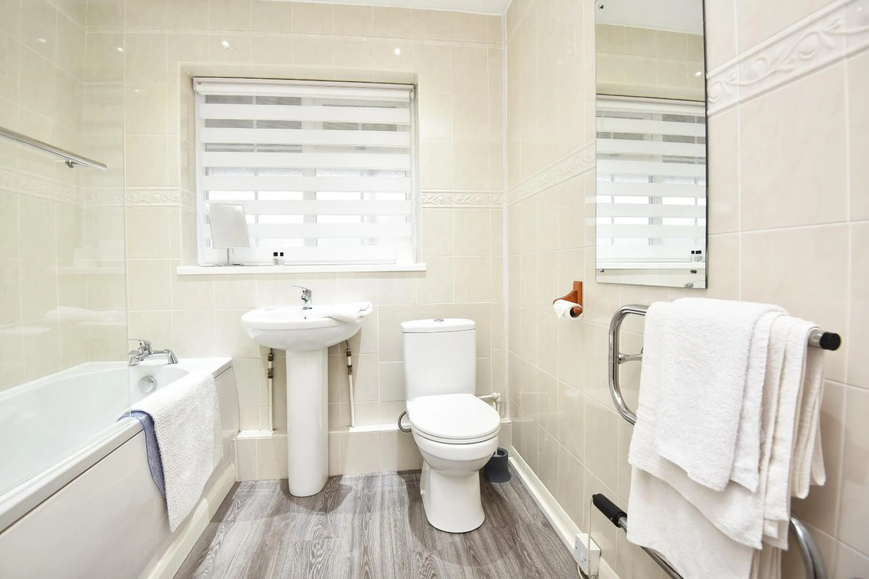 Shower in Chequers Inn